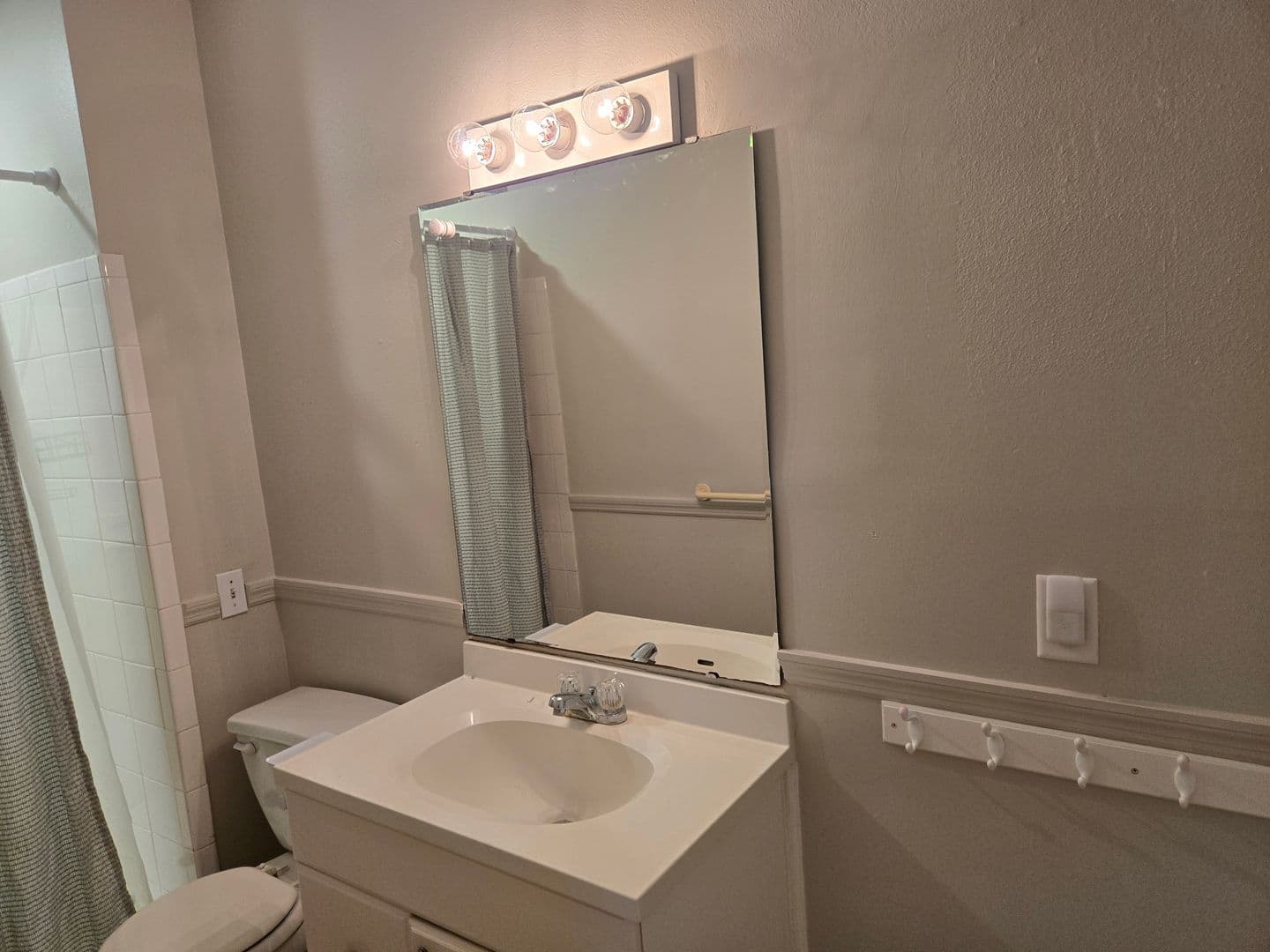 Melbourne House: 2216 Lakeview Dr