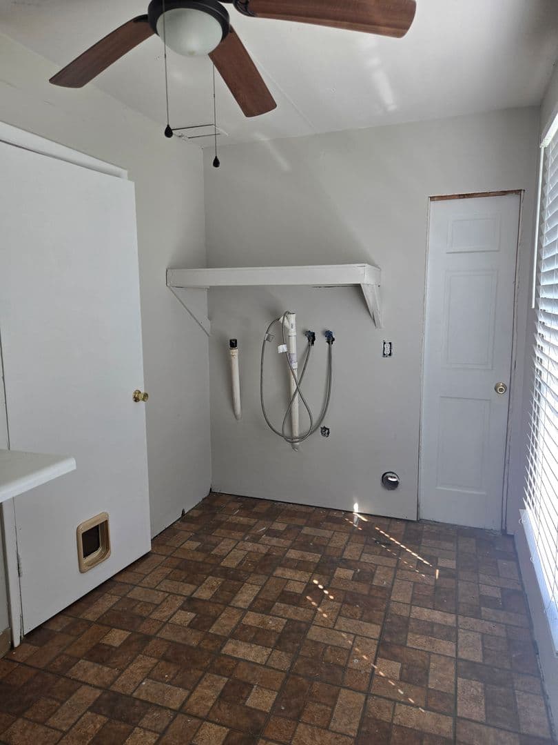 Melbourne House: 2216 Lakeview Dr