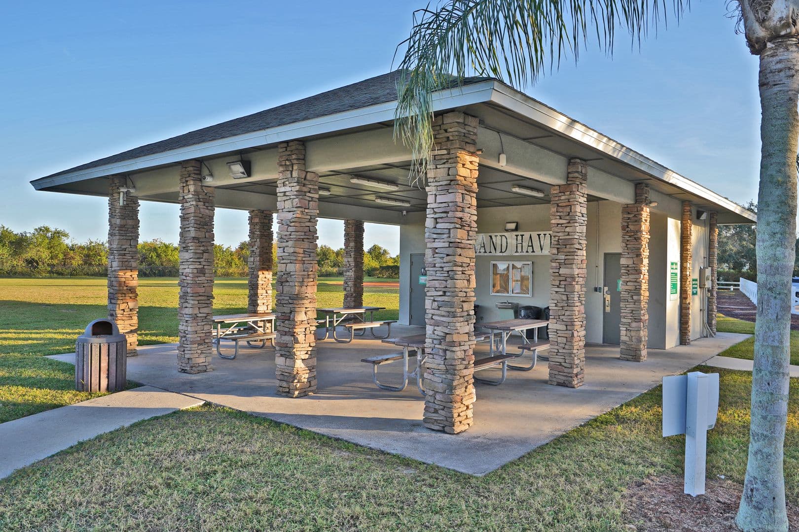 Melbourne House: 4449 Chastain Dr