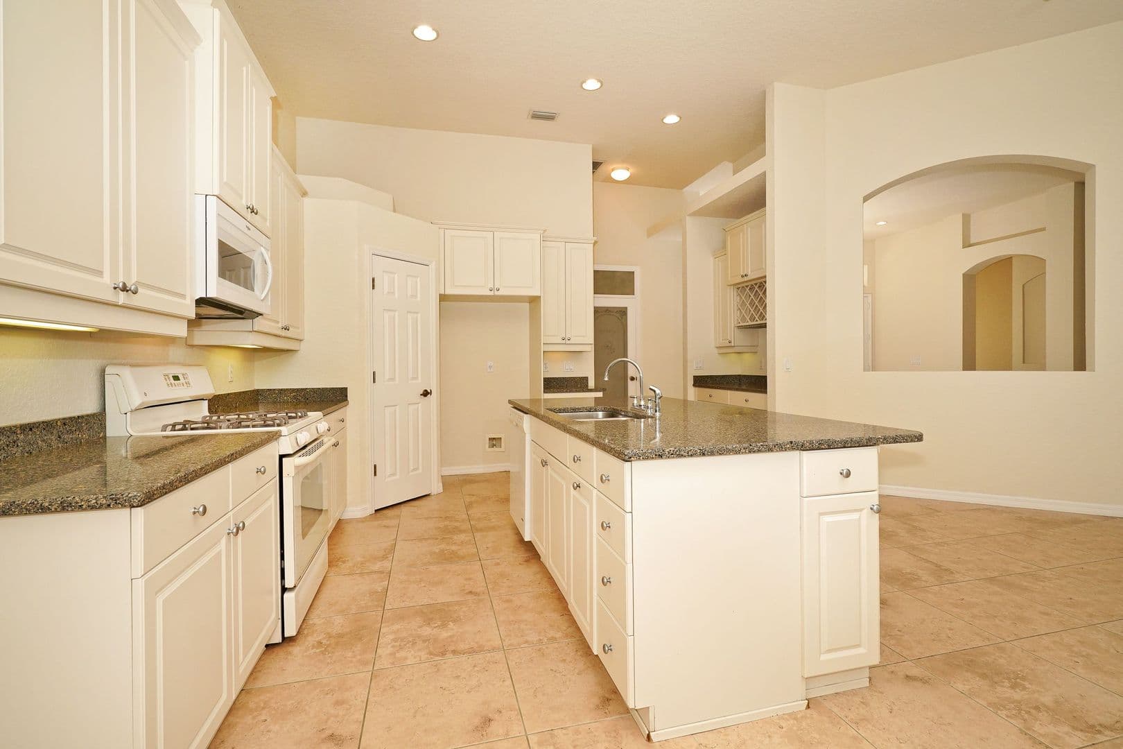 Melbourne House: 4449 Chastain Dr