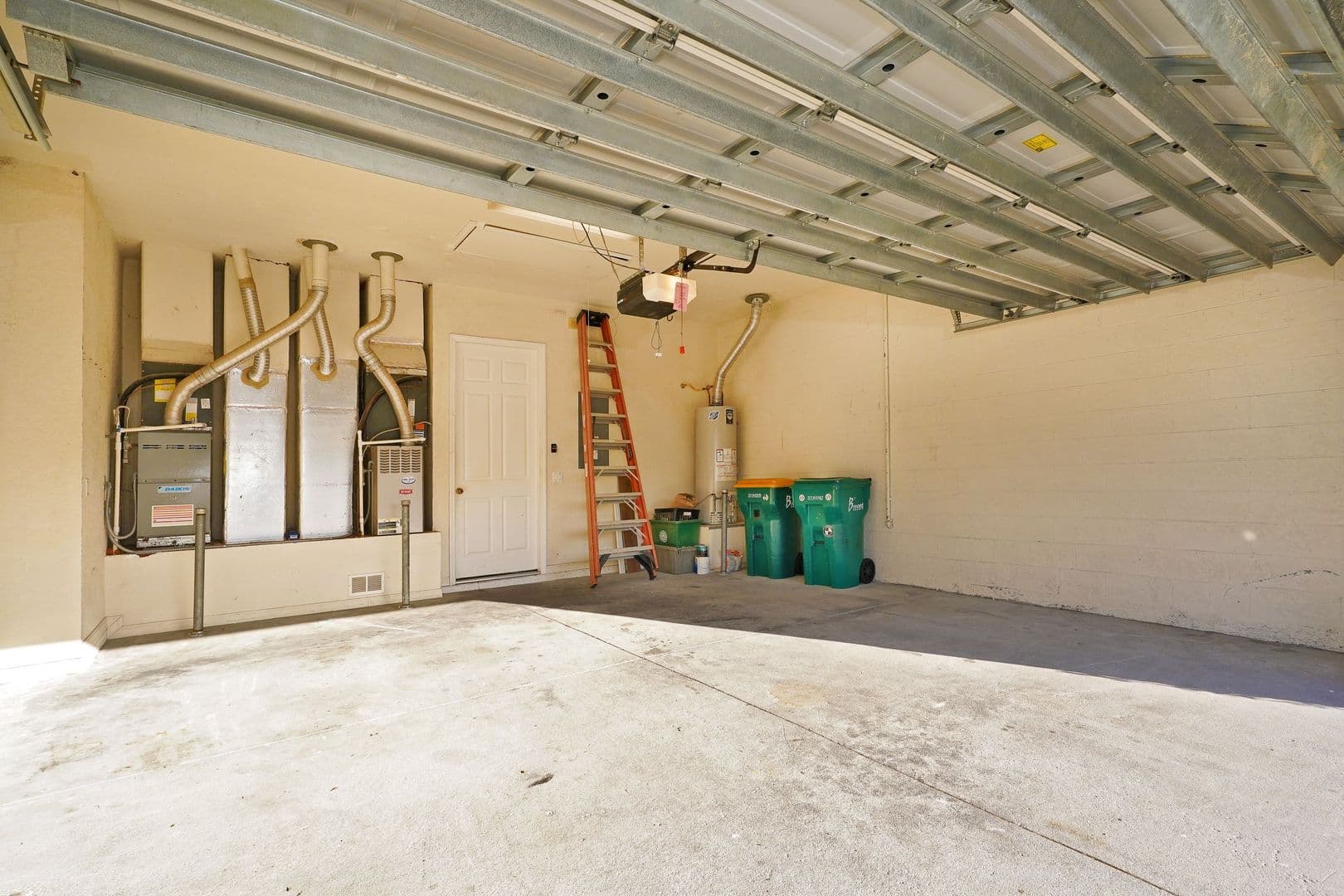 Melbourne House: 4449 Chastain Dr