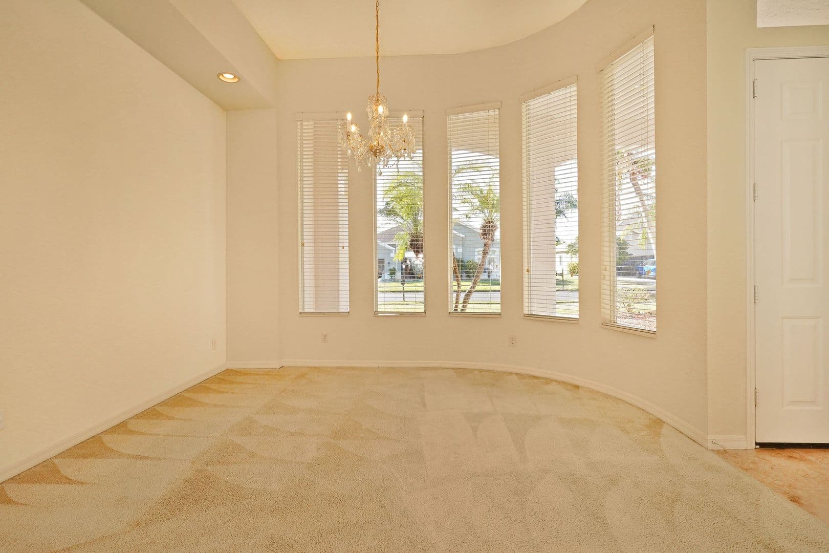 Melbourne House: 4449 Chastain Dr
