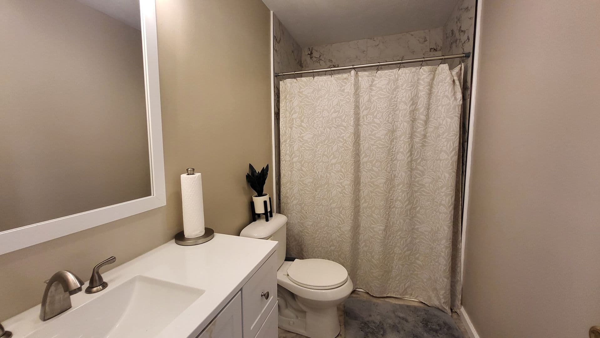Maxton House: 102 W McLeod St