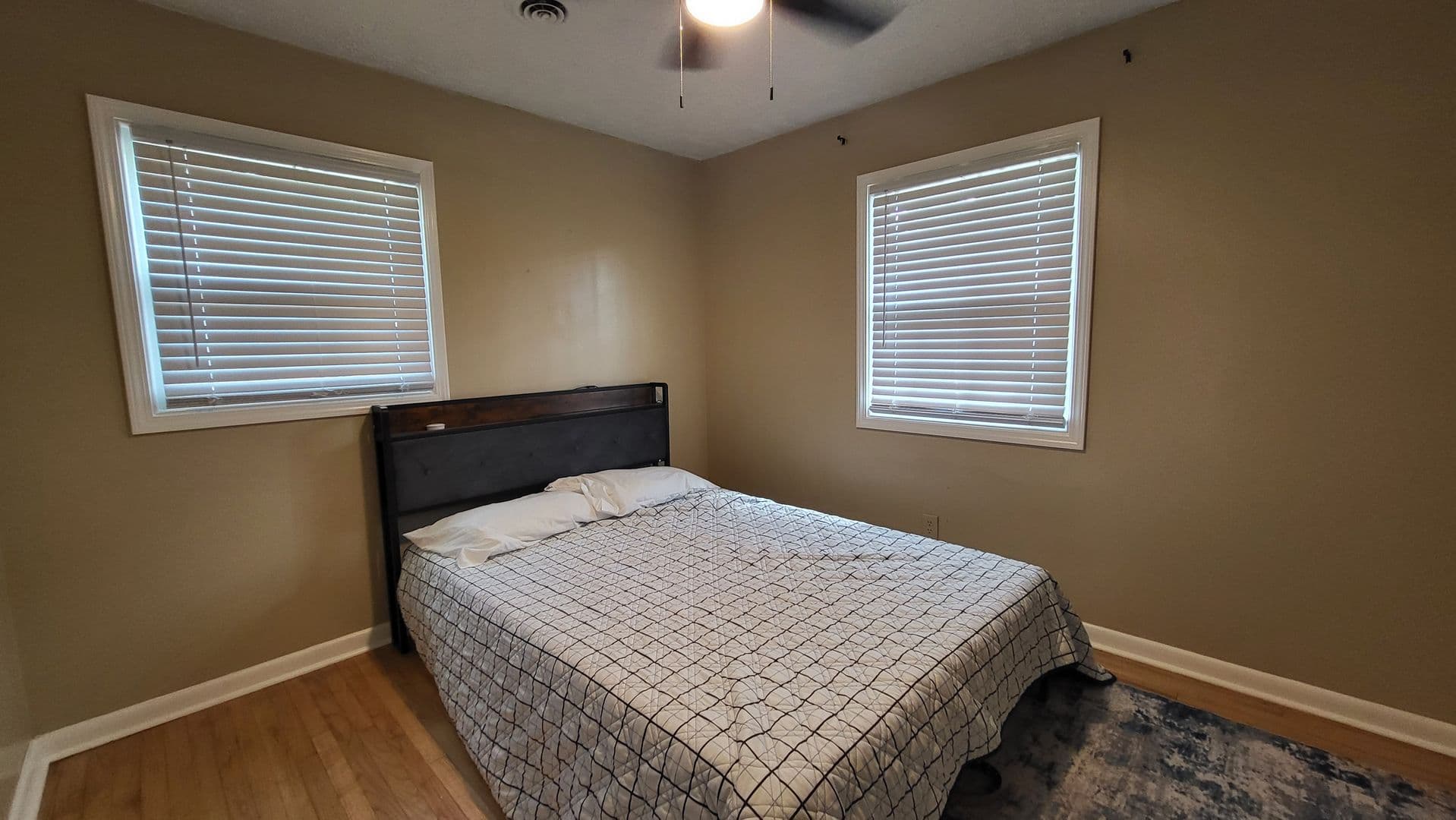 Maxton House: 102 W McLeod St