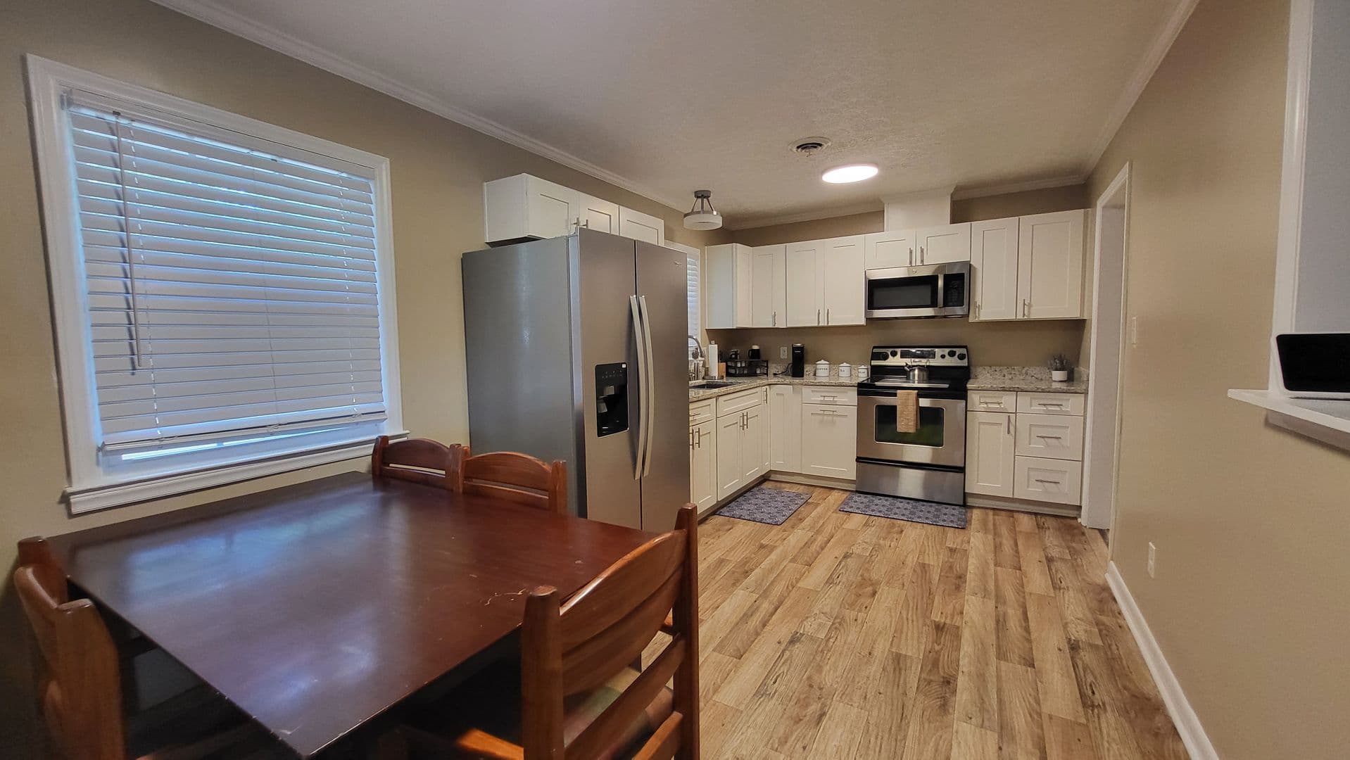 Maxton House: 102 W McLeod St