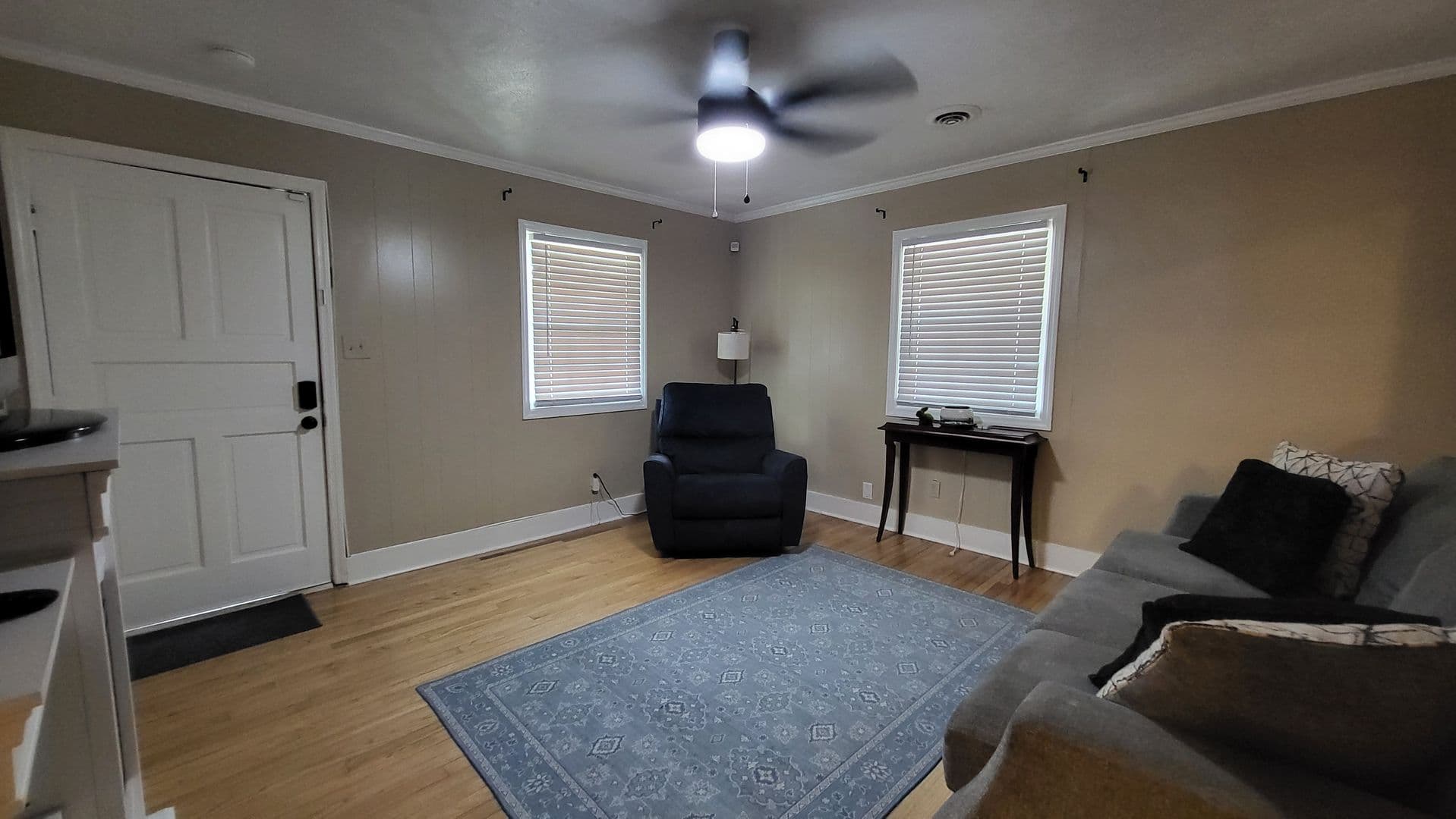 Maxton House: 102 W McLeod St