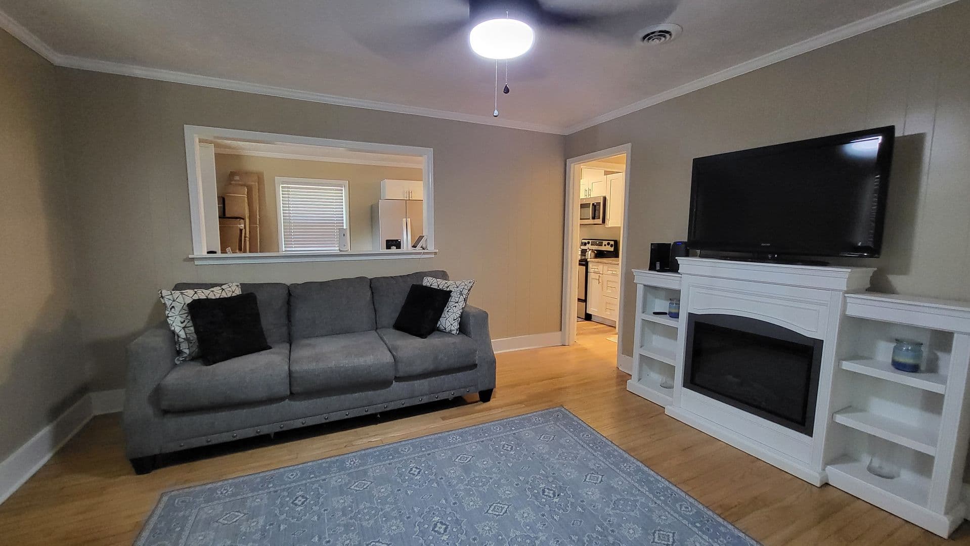 Maxton House: 102 W McLeod St