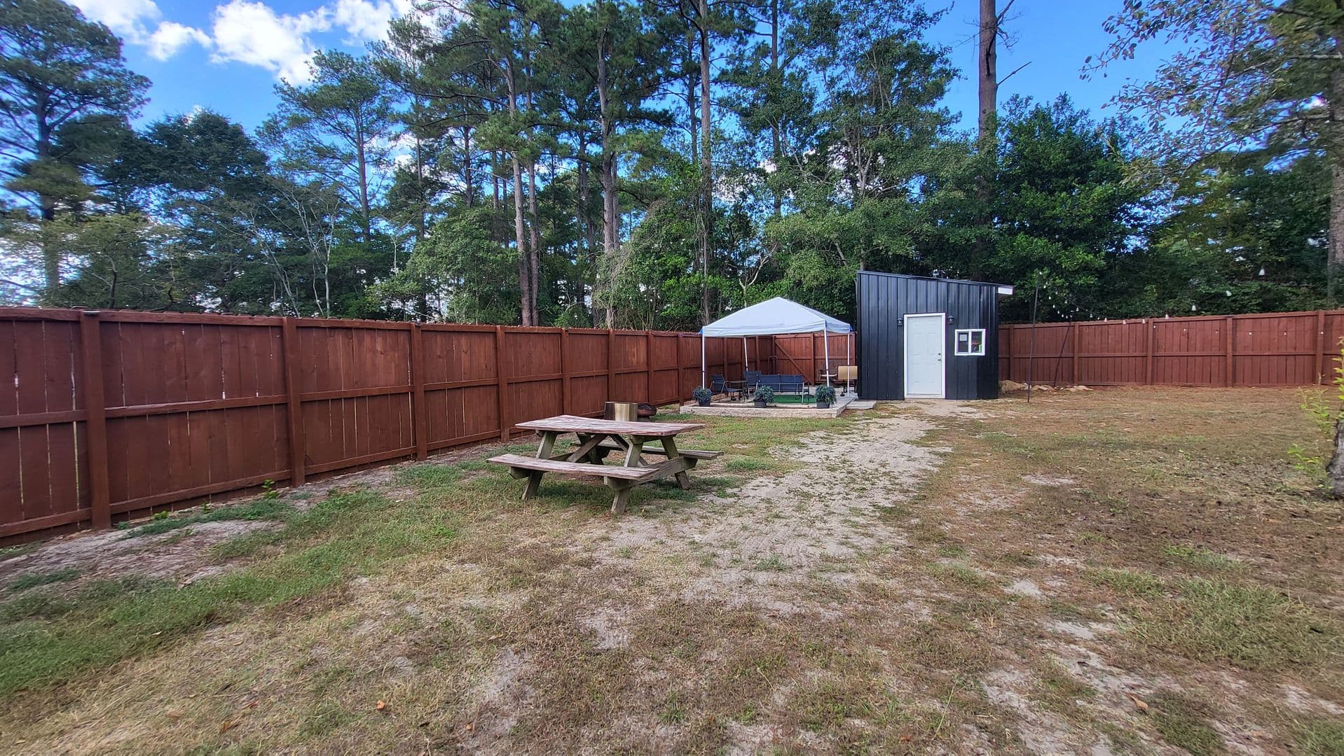 Maxton House: 102 W McLeod St