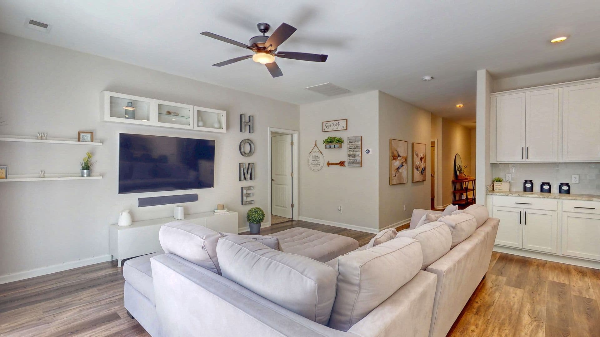 Savannah House: 124 Brookline Drive