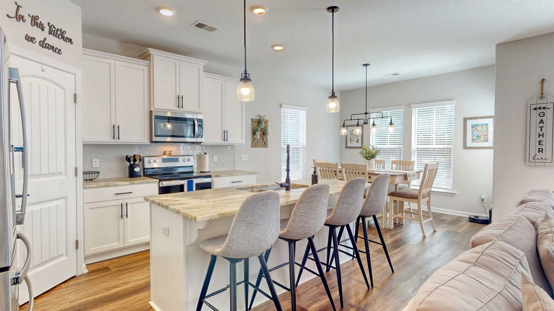 Savannah House: 124 Brookline Drive