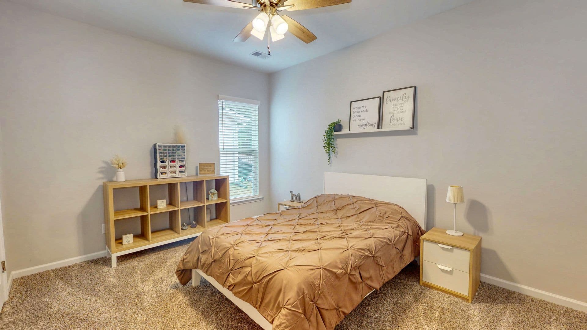 Savannah House: 124 Brookline Drive
