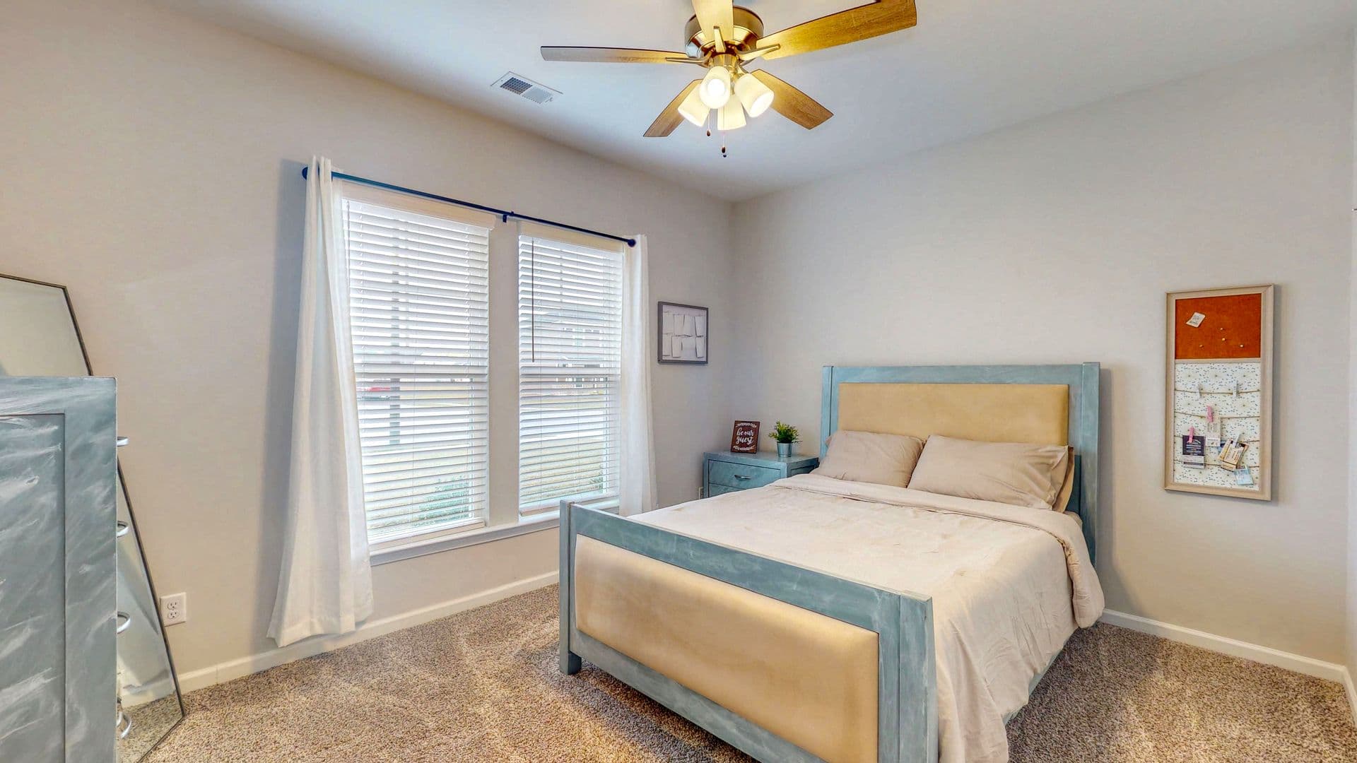 Savannah House: 124 Brookline Drive