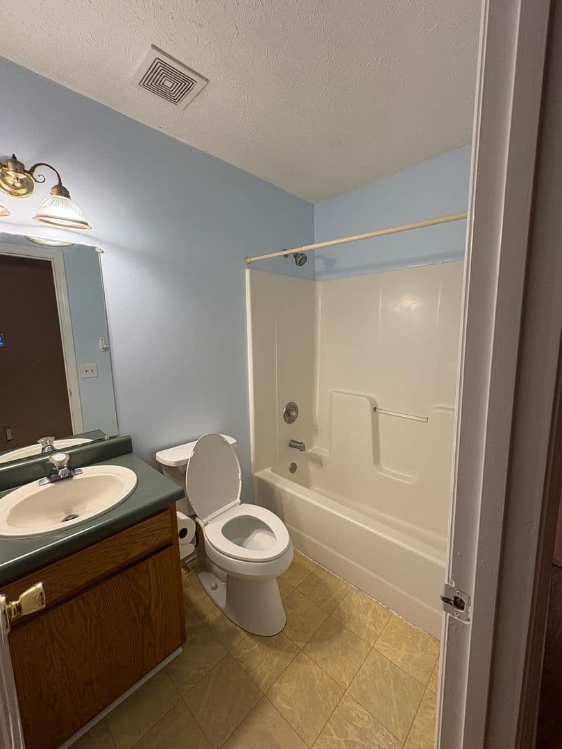 Rincon House: 133 John Glenn Dr