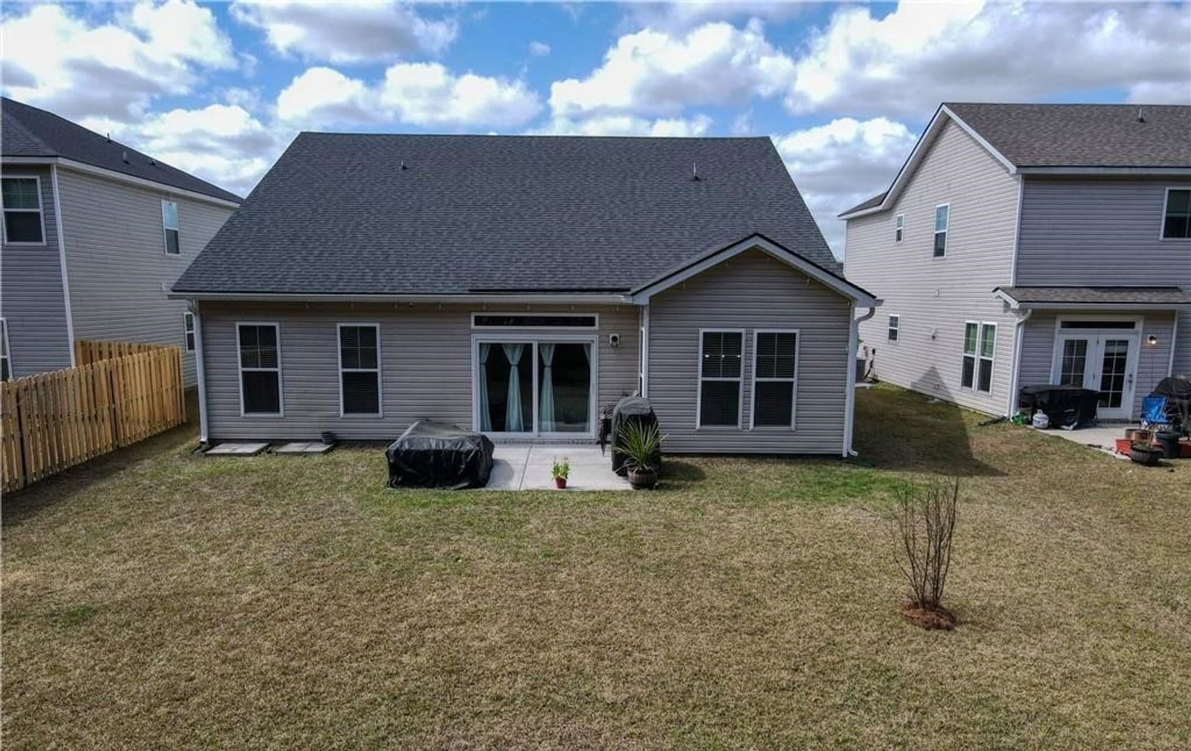 Savannah House: 124 Brookline Drive