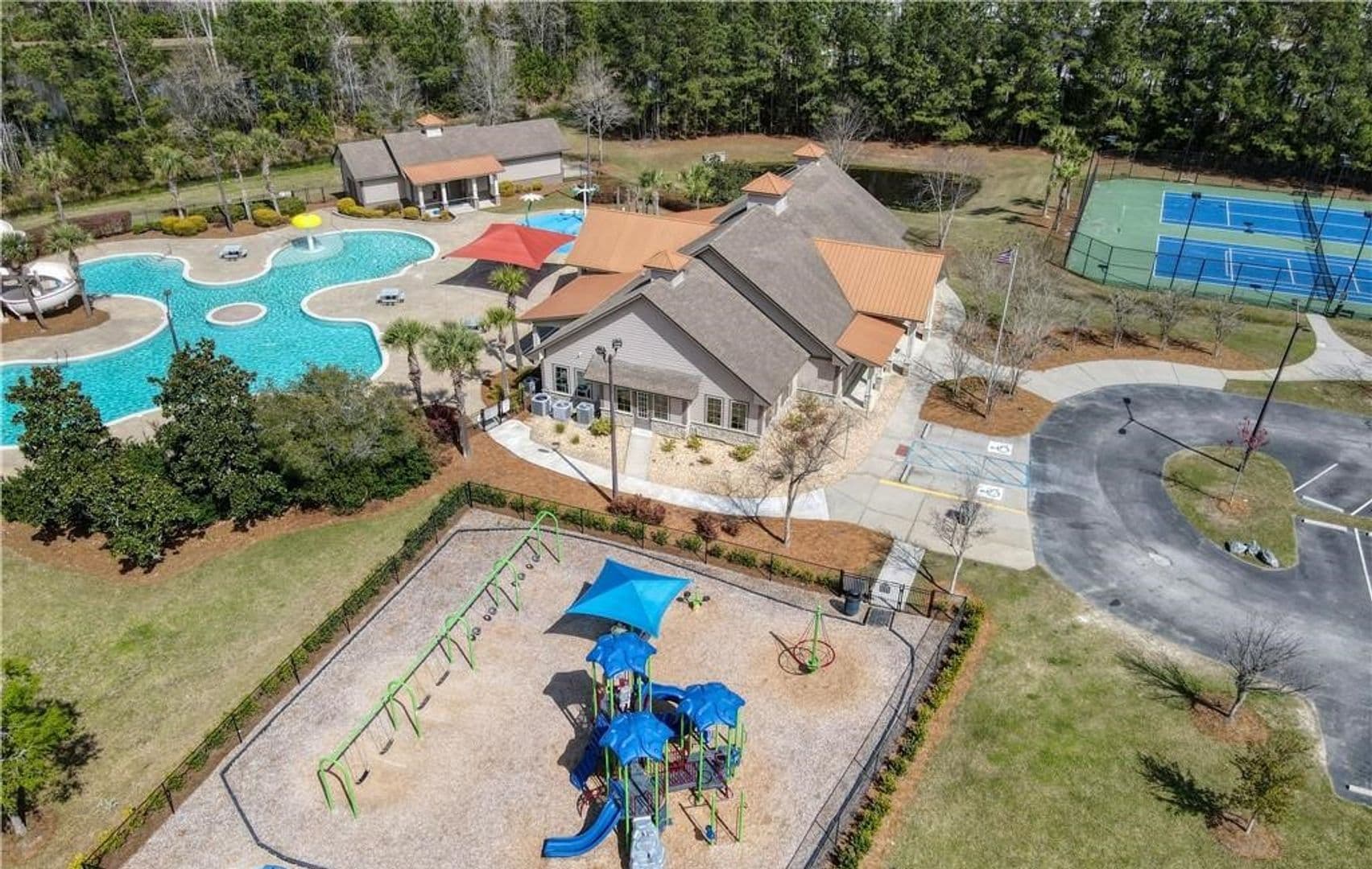 Savannah House: 124 Brookline Drive