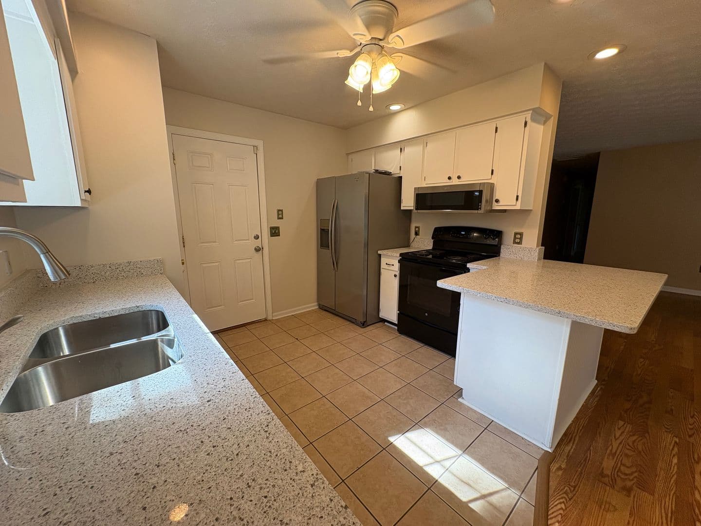 Rincon House: 133 John Glenn Dr