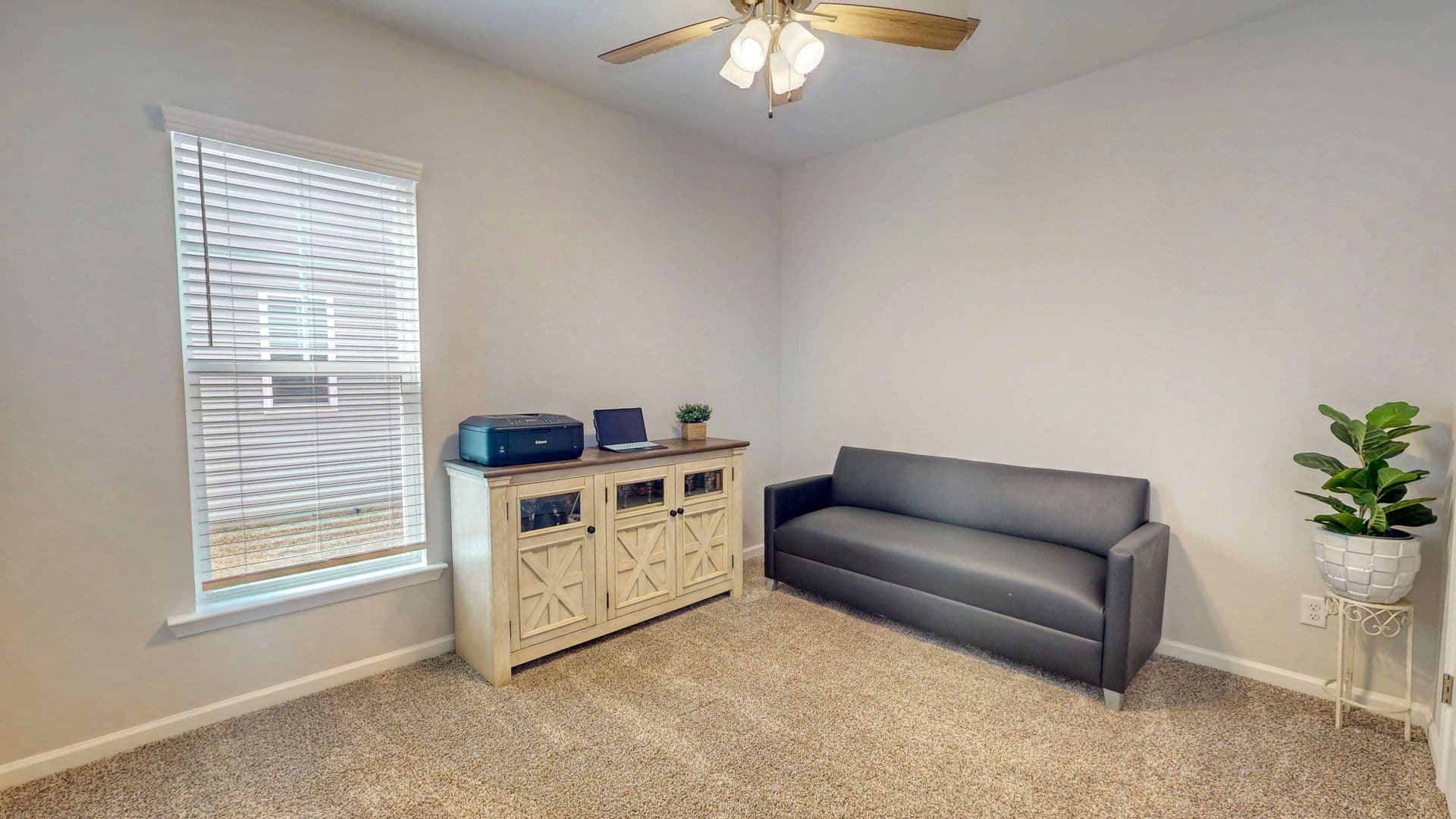 Savannah House: 124 Brookline Drive