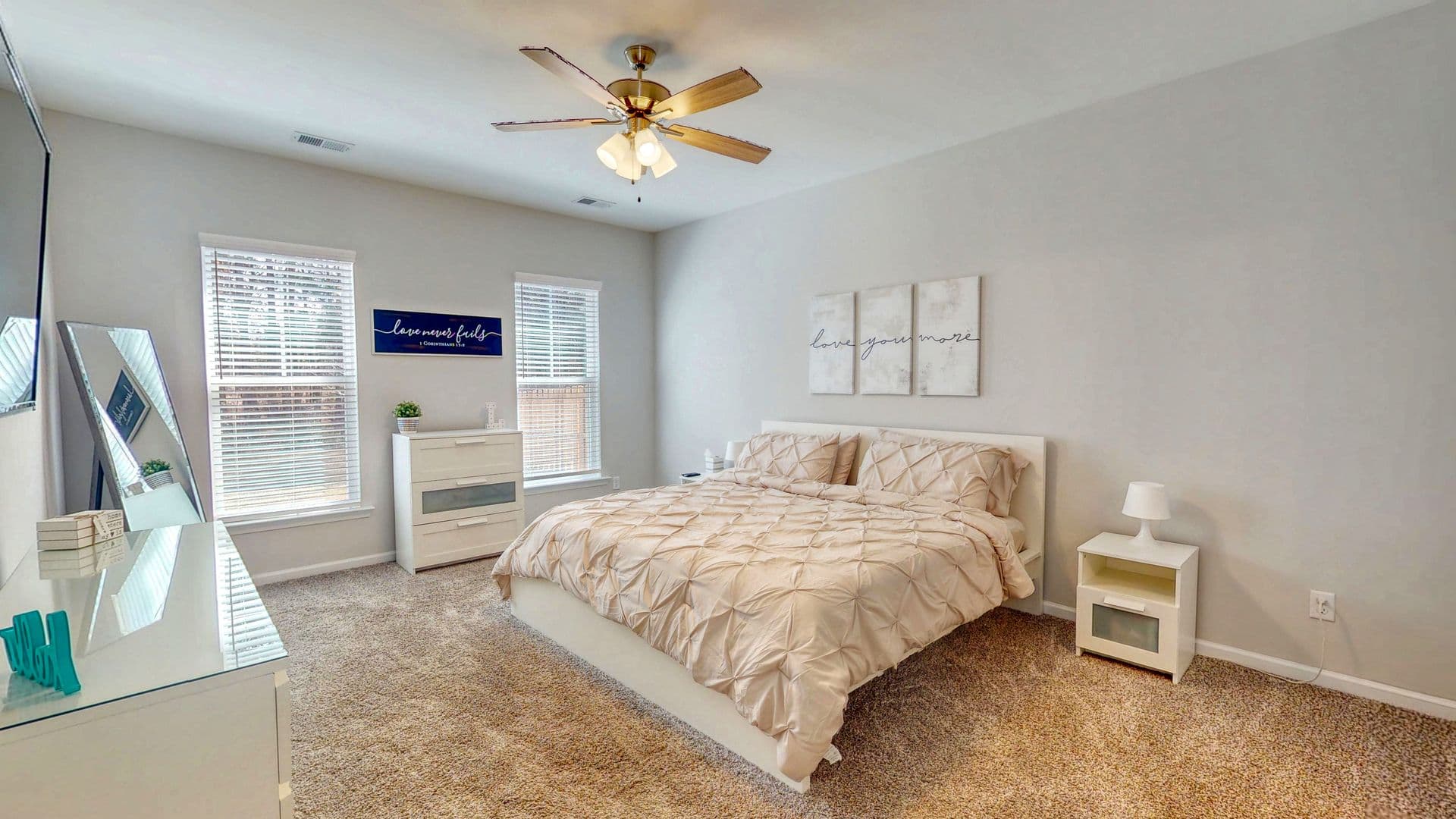 Savannah House: 124 Brookline Drive