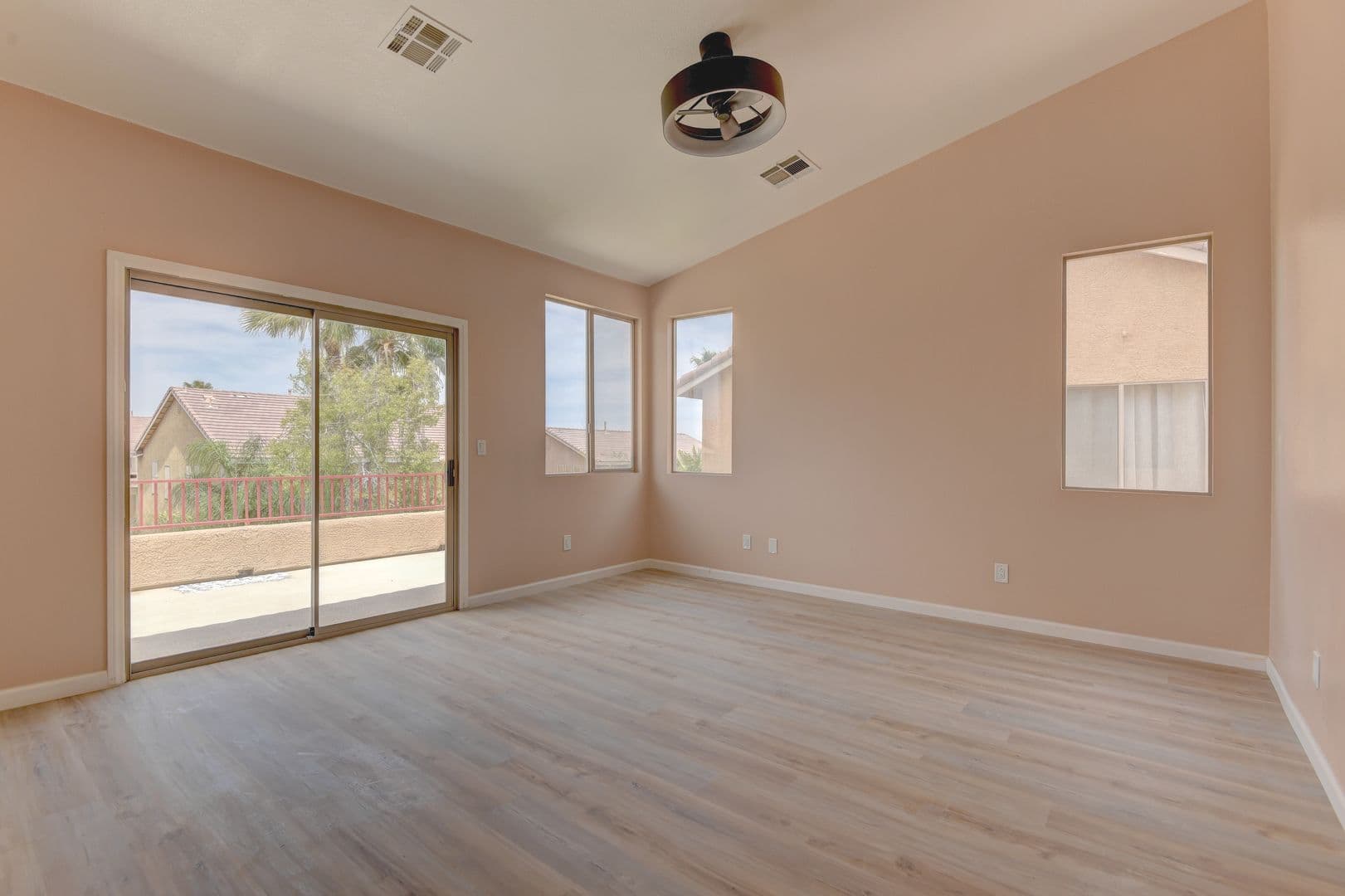 Las Vegas House: 5862 Bluthe Bridge Ave