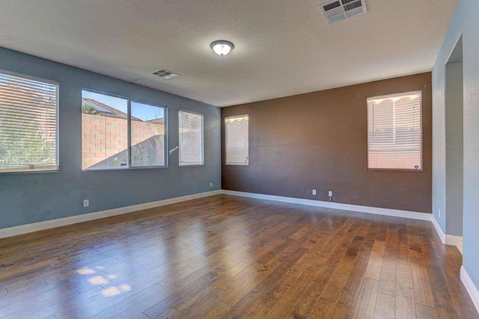 Henderson House: 972 Rue Grand Paradis Lane