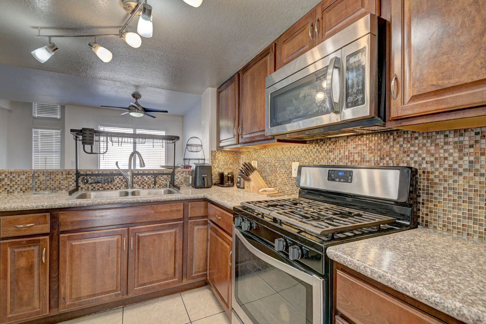 Las Vegas Townhome: 5450 Morris St #1220