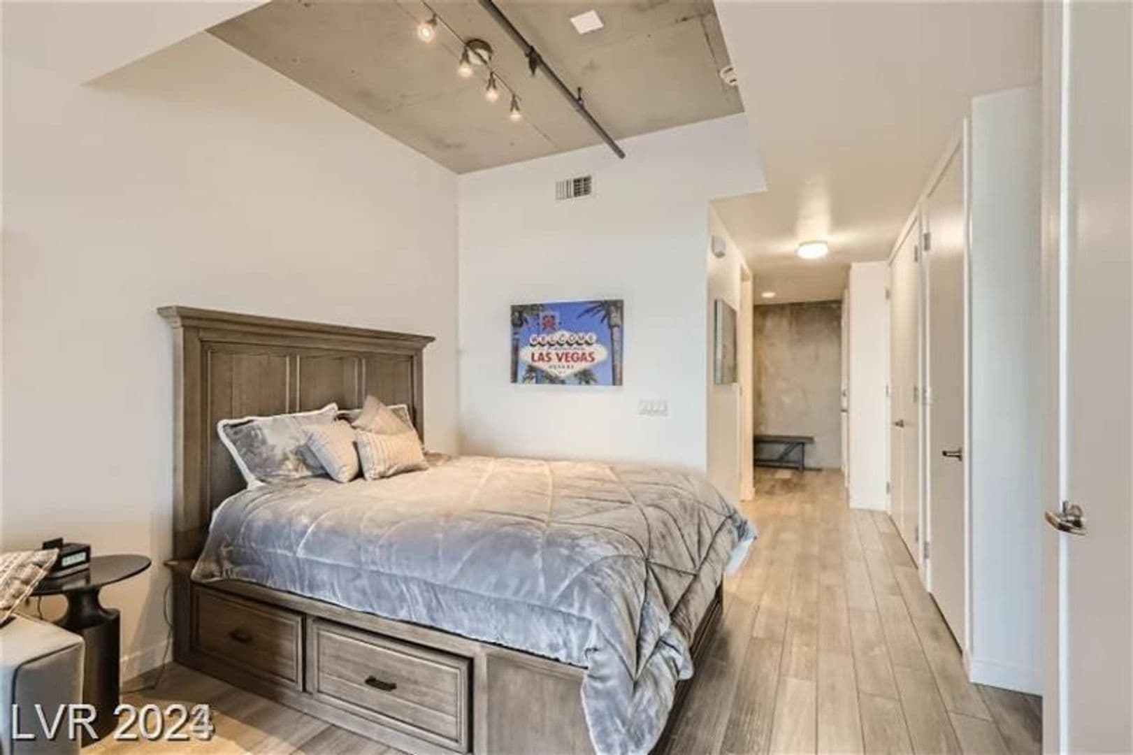 Las Vegas House: 353 E Bonneville Ave #636