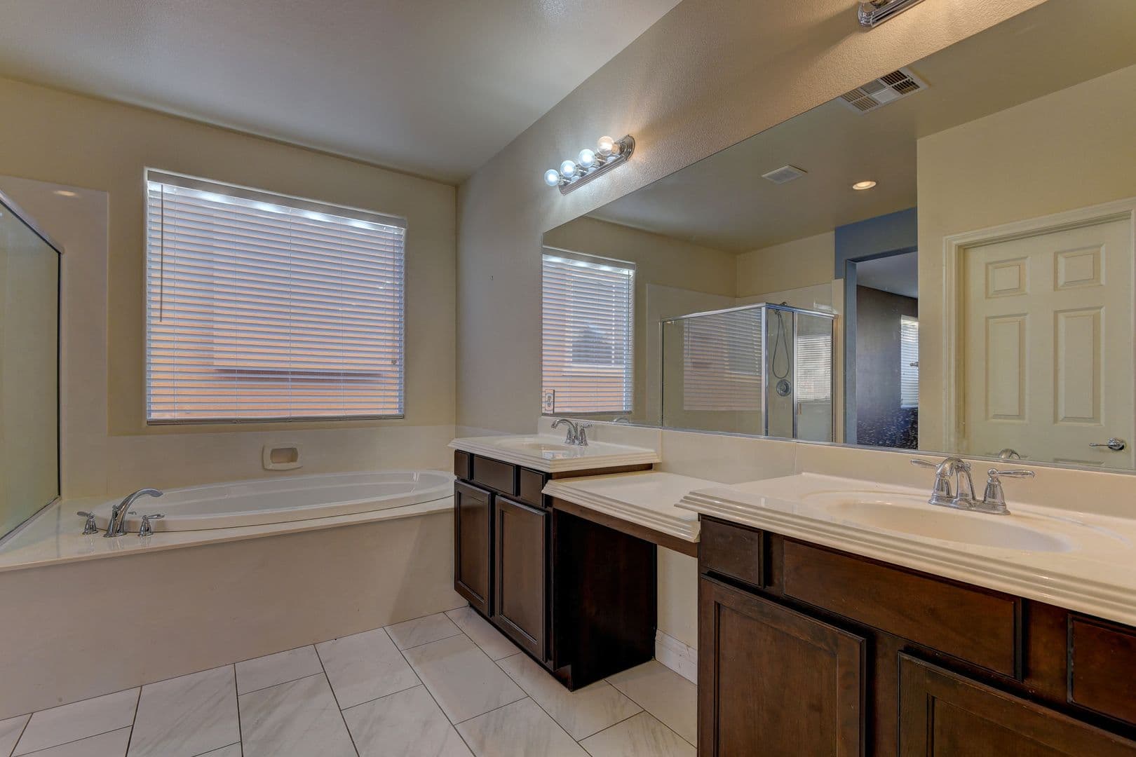 Henderson House: 972 Rue Grand Paradis Lane