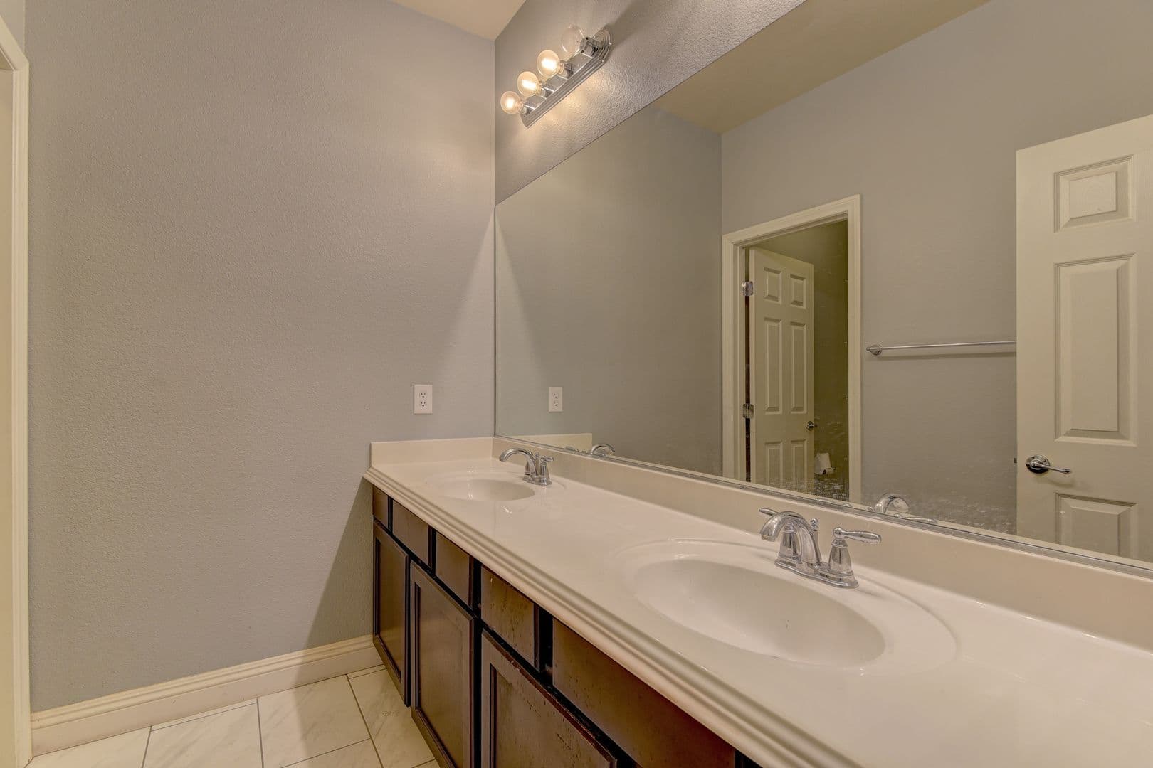 Henderson House: 972 Rue Grand Paradis Lane
