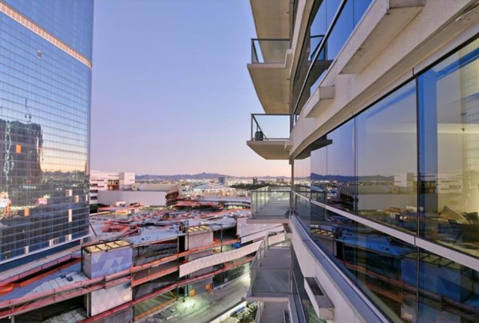 Las Vegas Apartment: 2700 Las Vegas Blvd #1607