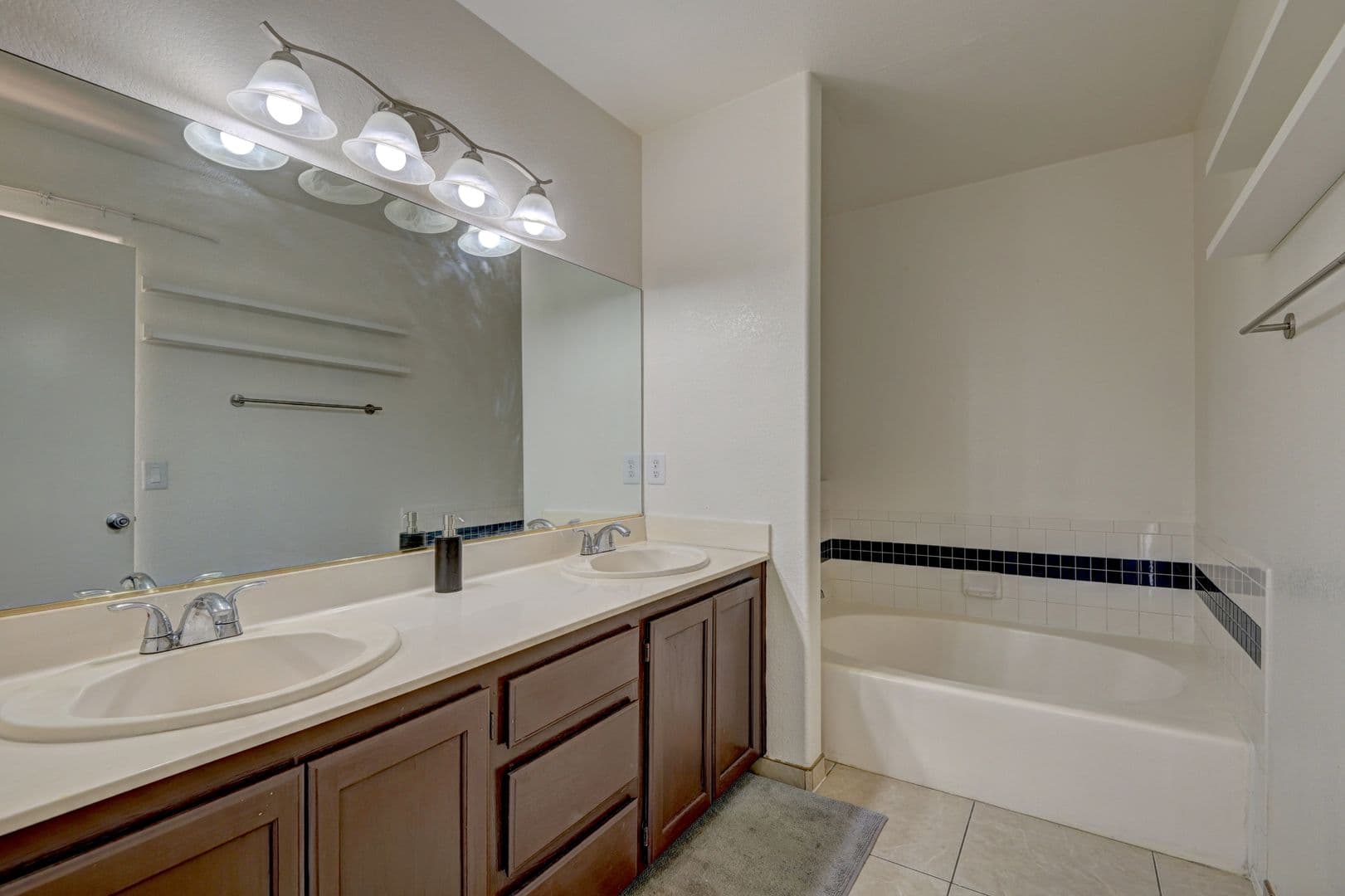 Las Vegas Townhome: 5450 Morris St #1220