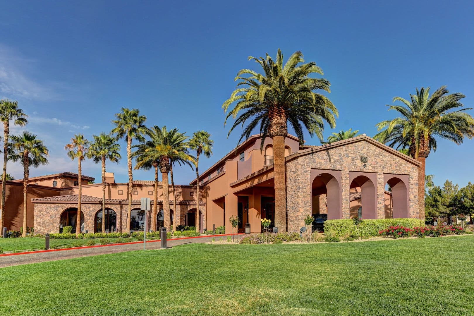 Henderson House: 972 Rue Grand Paradis Lane