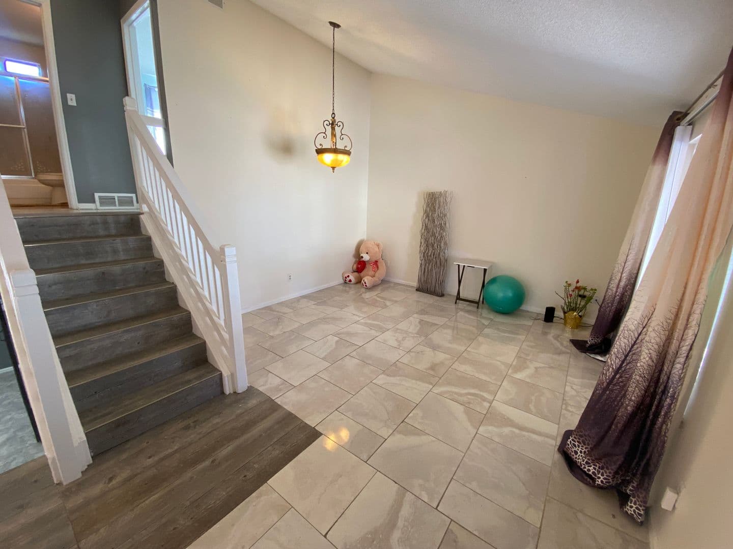 Aurora House: 18983 E Mercer Dr