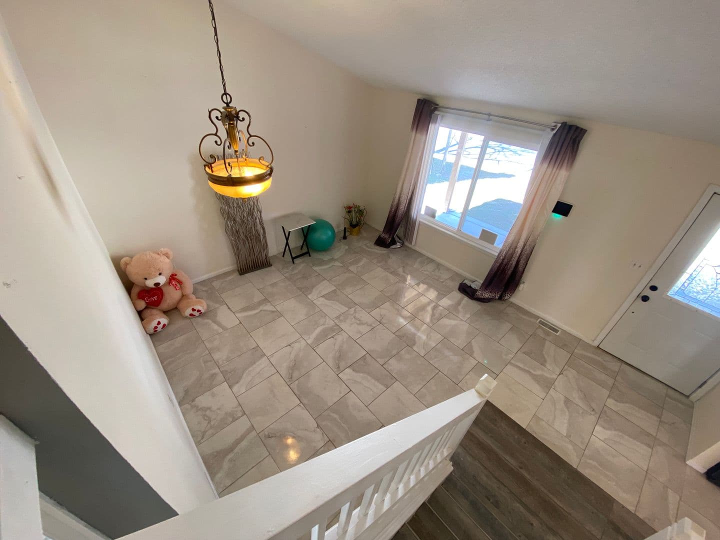 Aurora House: 18983 E Mercer Dr