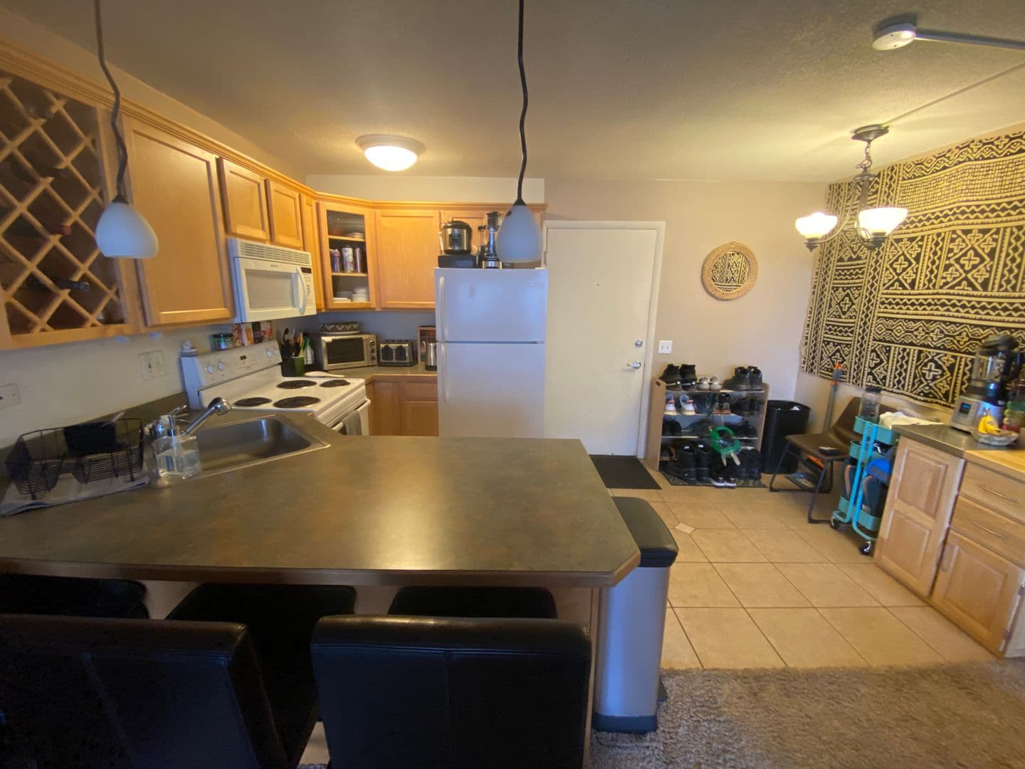Denver House: 909 N Logan St #7E