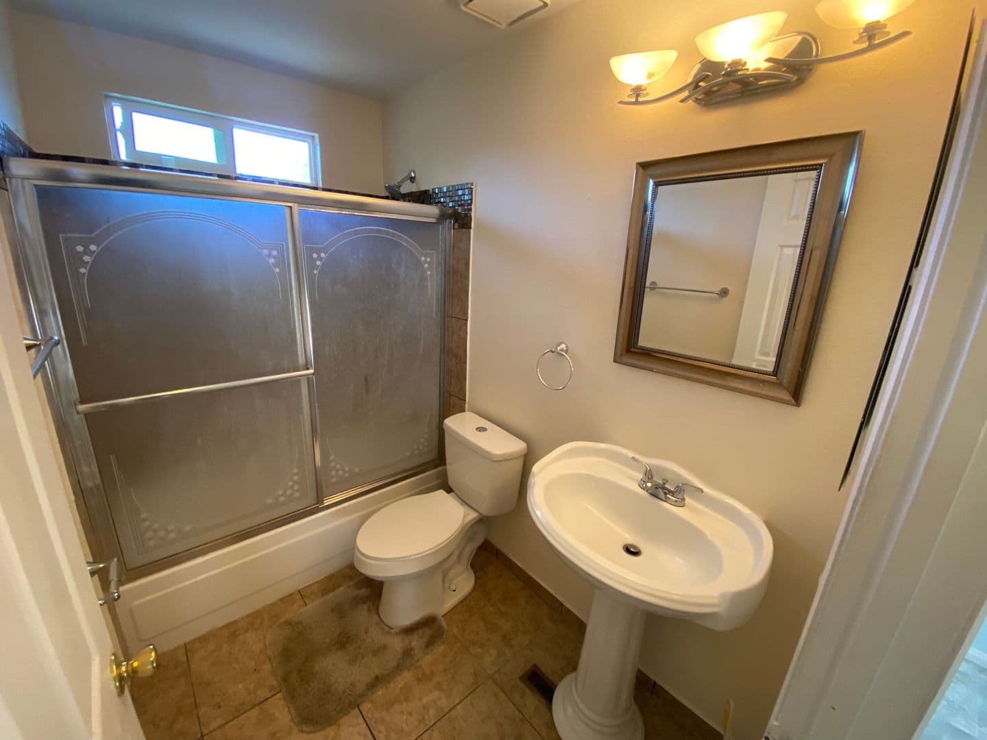Aurora House: 18983 E Mercer Dr