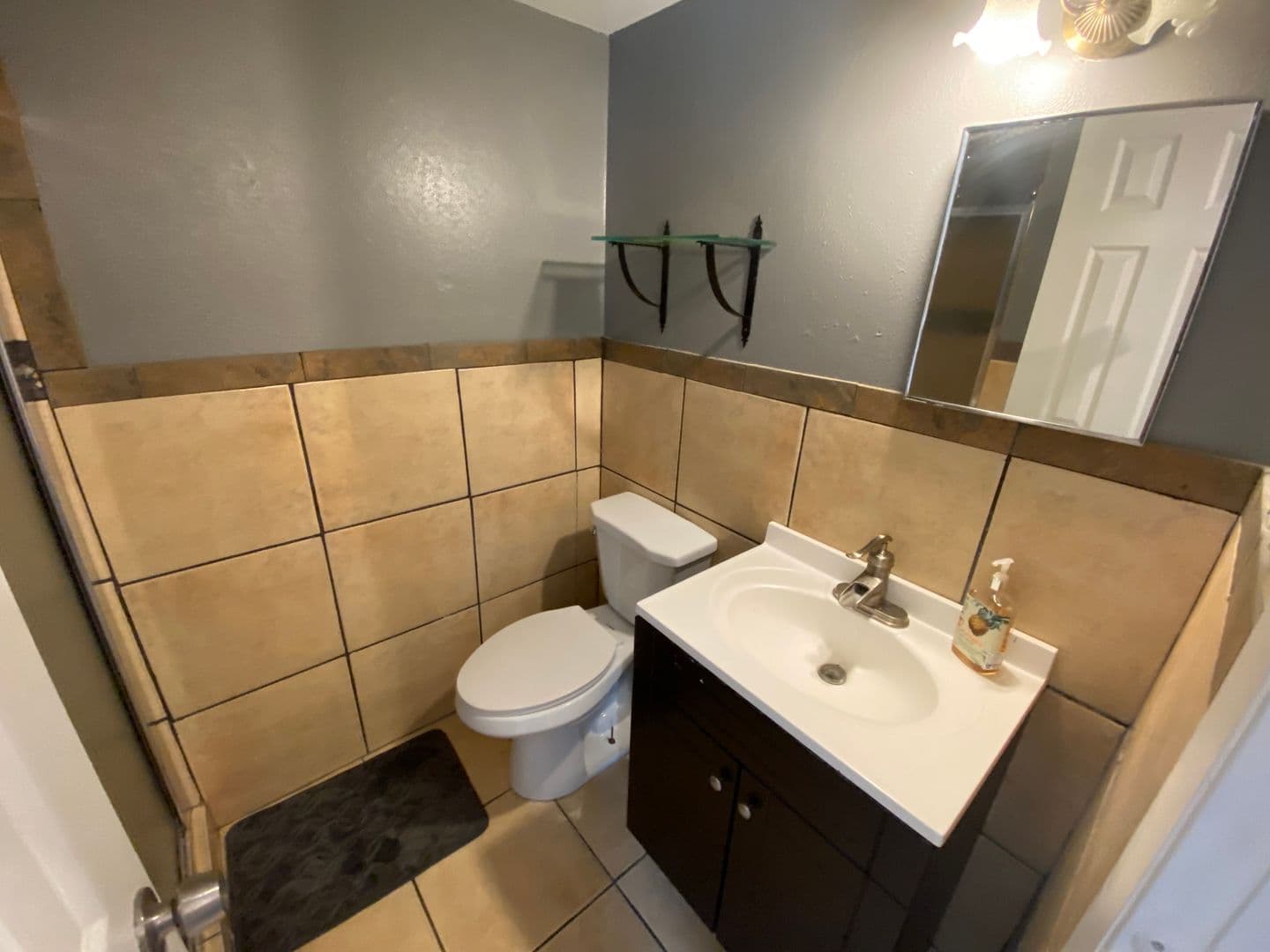 Aurora House: 18983 E Mercer Dr