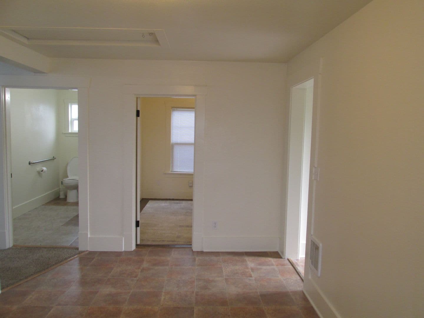 Burlington Apartment: 110-114 E Hazel Ave