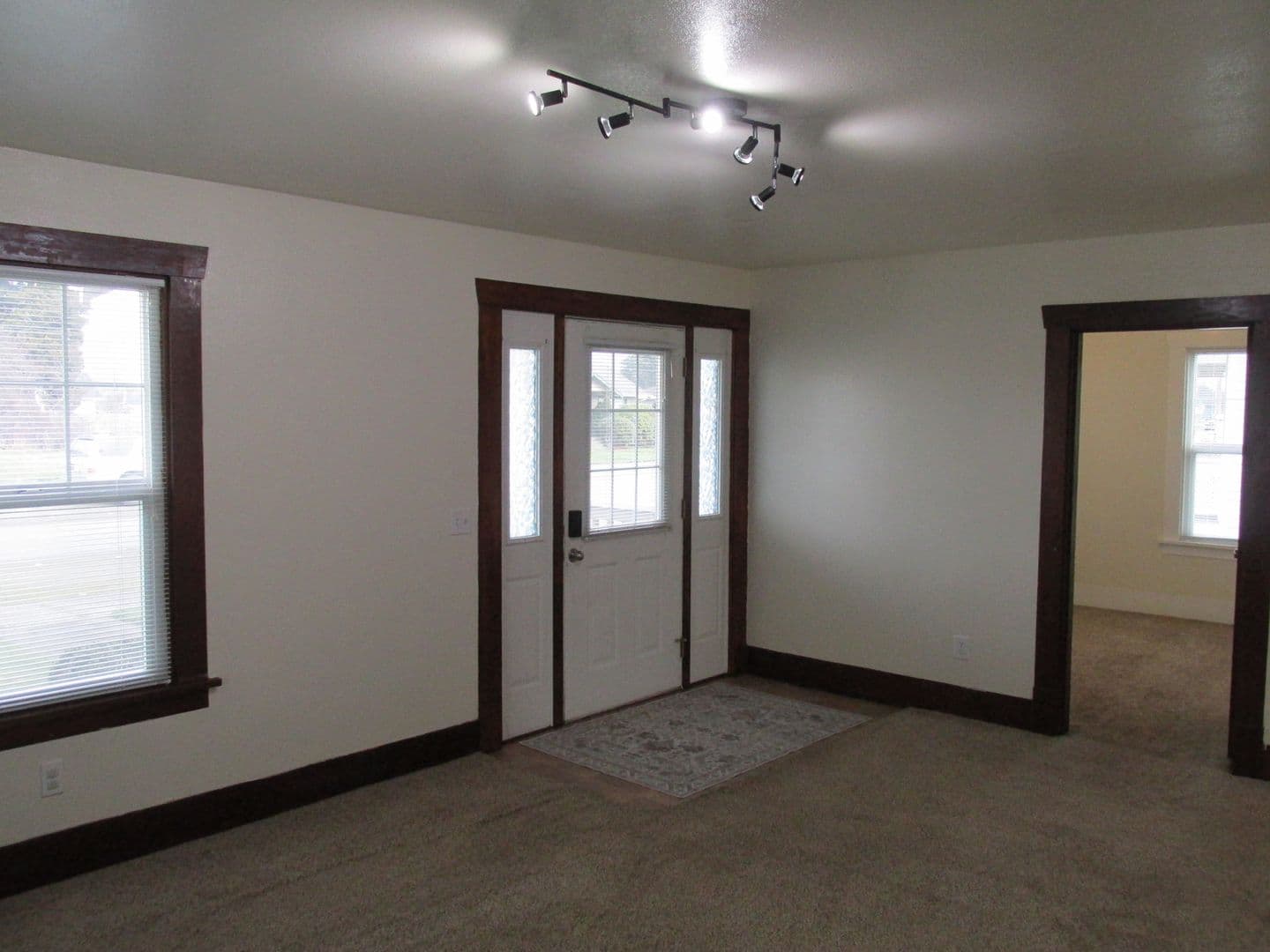 Burlington Apartment: 110-114 E Hazel Ave