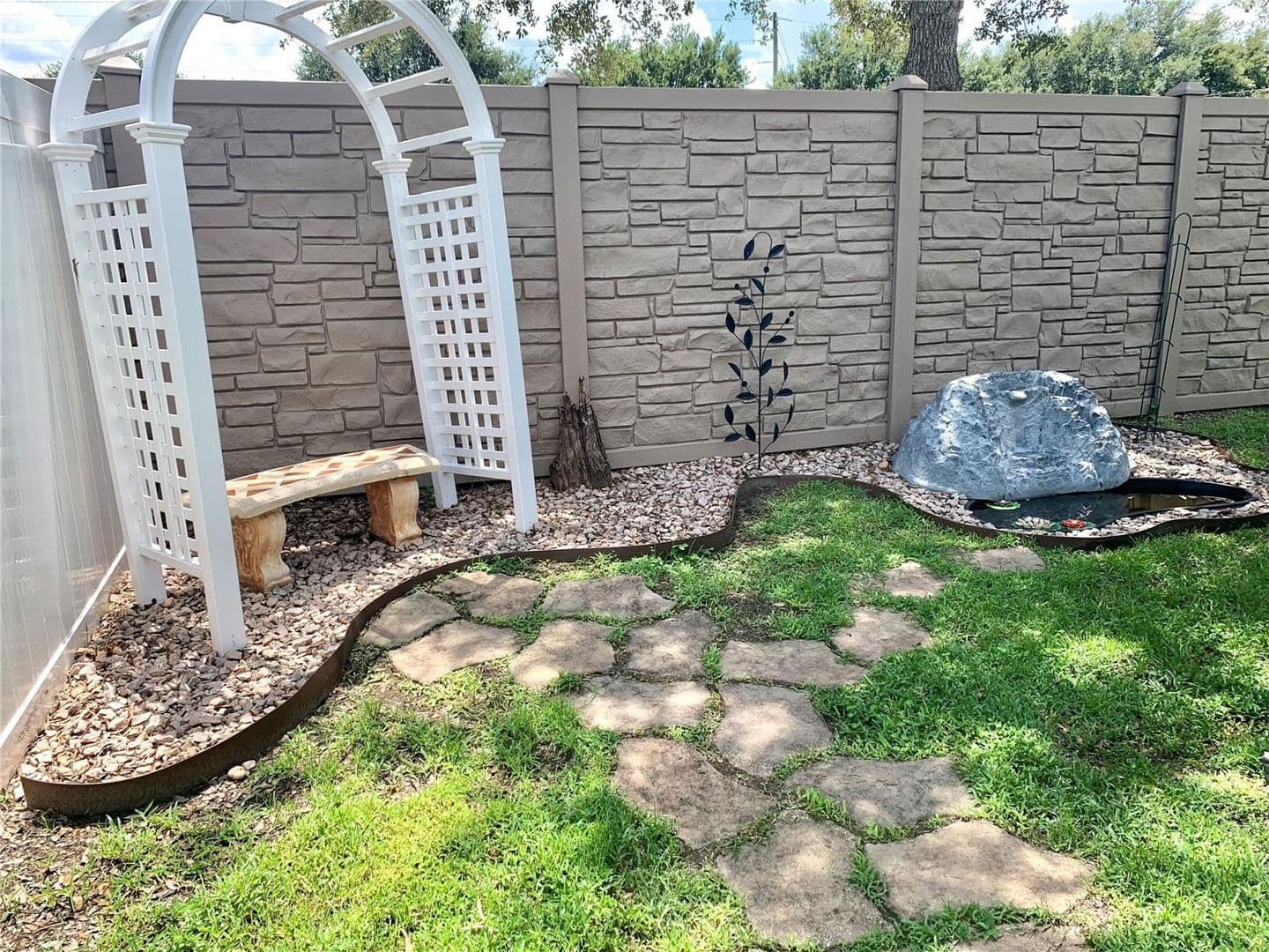Land O Lakes House: 17010 Torvest Court