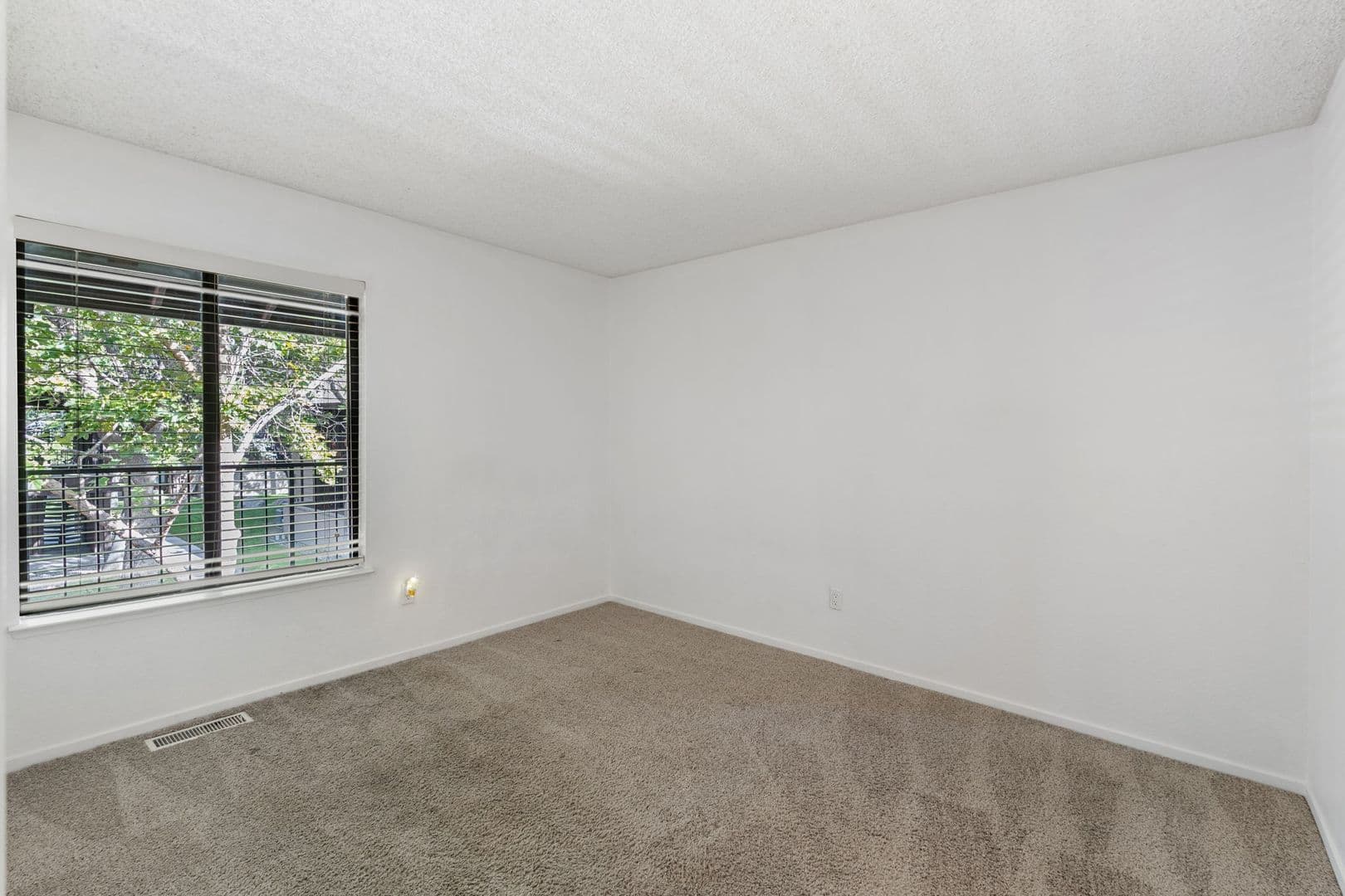 Reno Townhome: 1465 E Peckham Ln #6