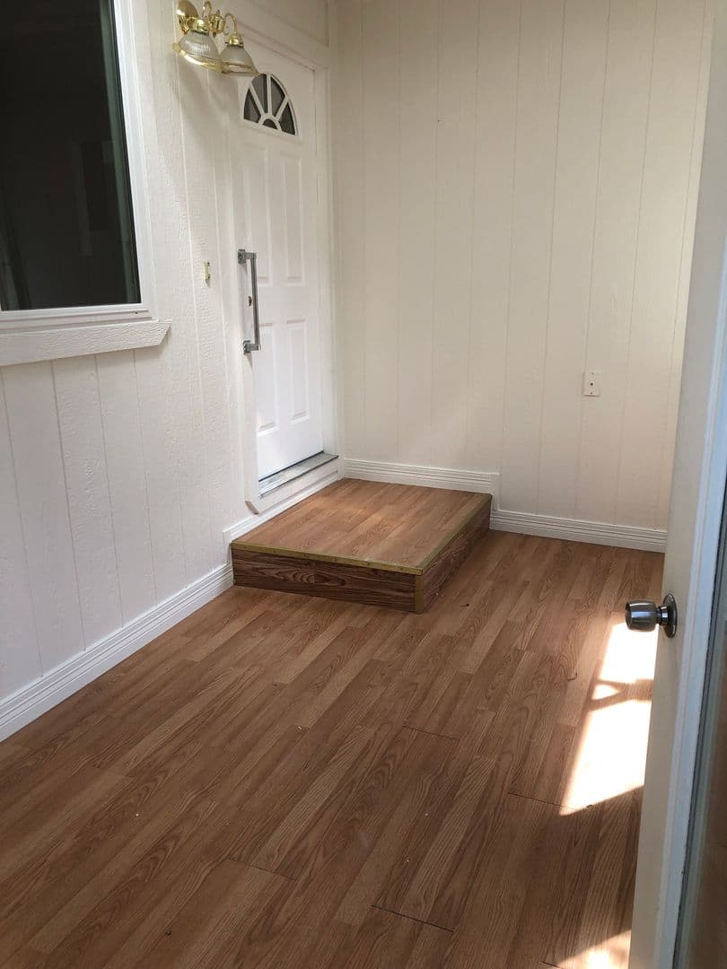 Yerington House: 204 N Whitacre Unit B