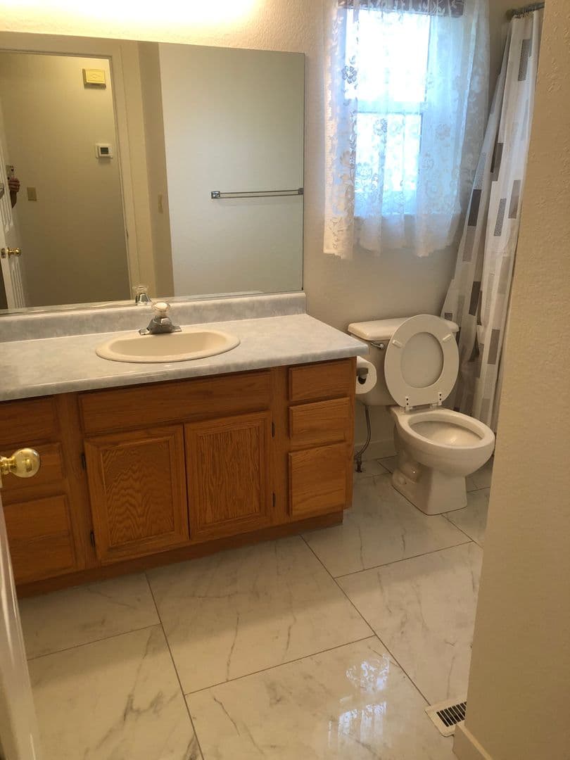 Yerington House: 204 N Whitacre Unit B