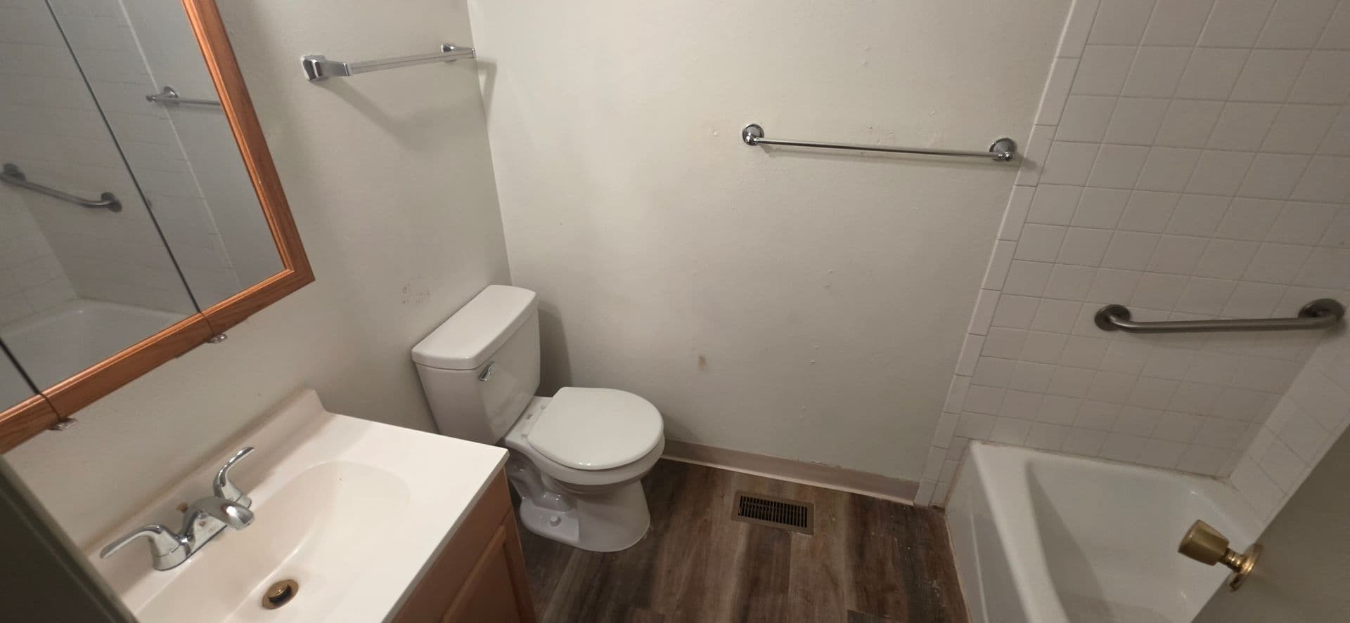 Pueblo Apartment: 5 Yorkshire Rd