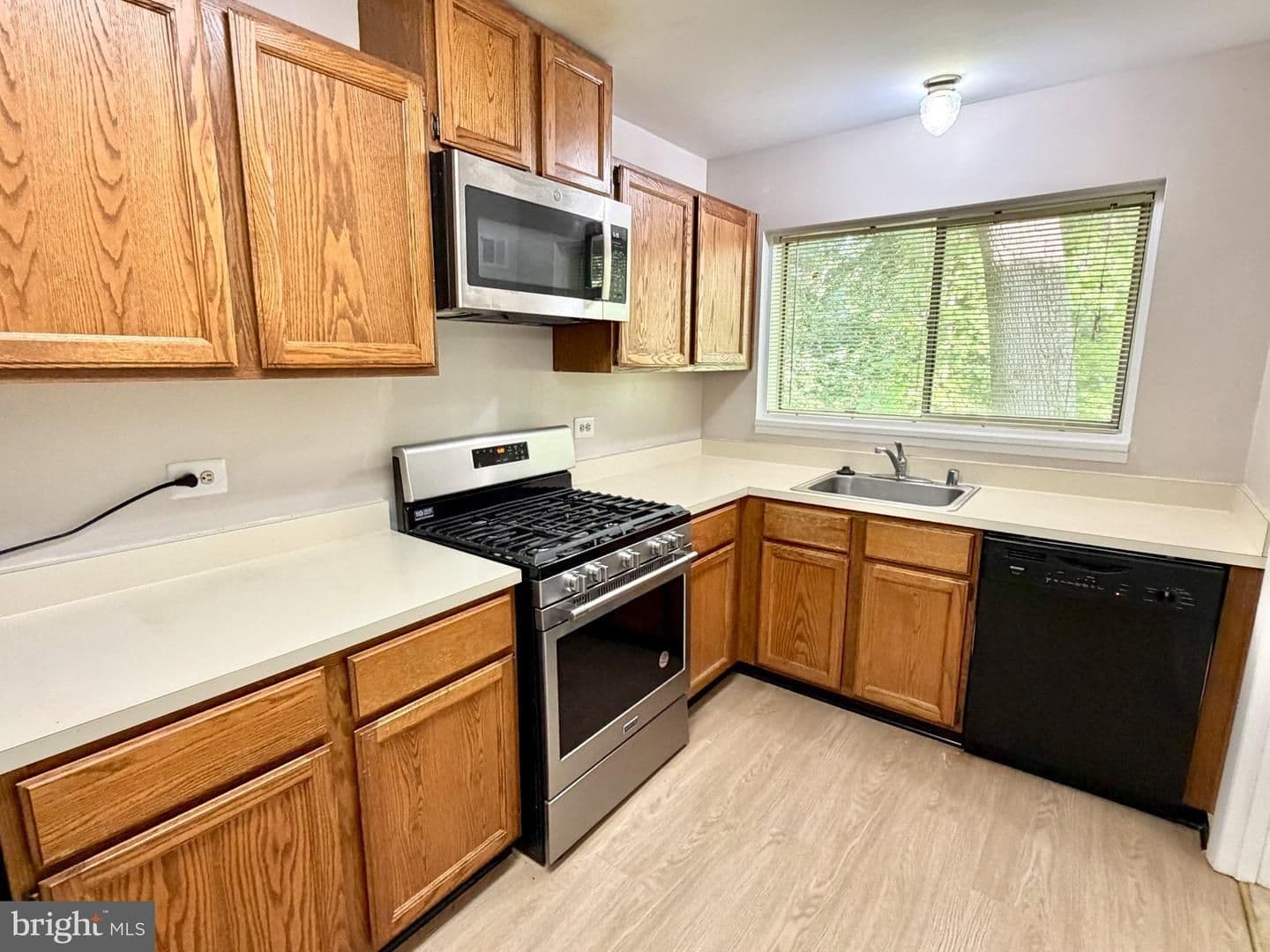 Bethesda, House: 10687 Weymouth St #103,