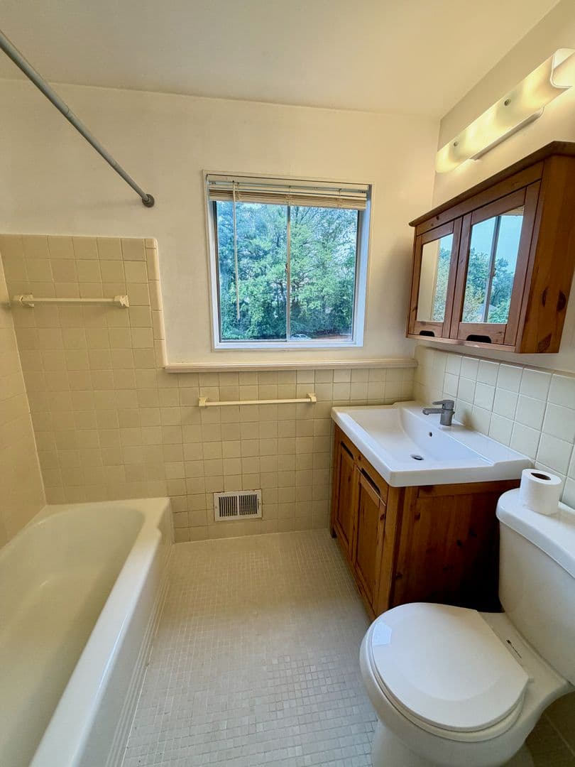 Bethesda Condo: 10506 Weymouth St #204