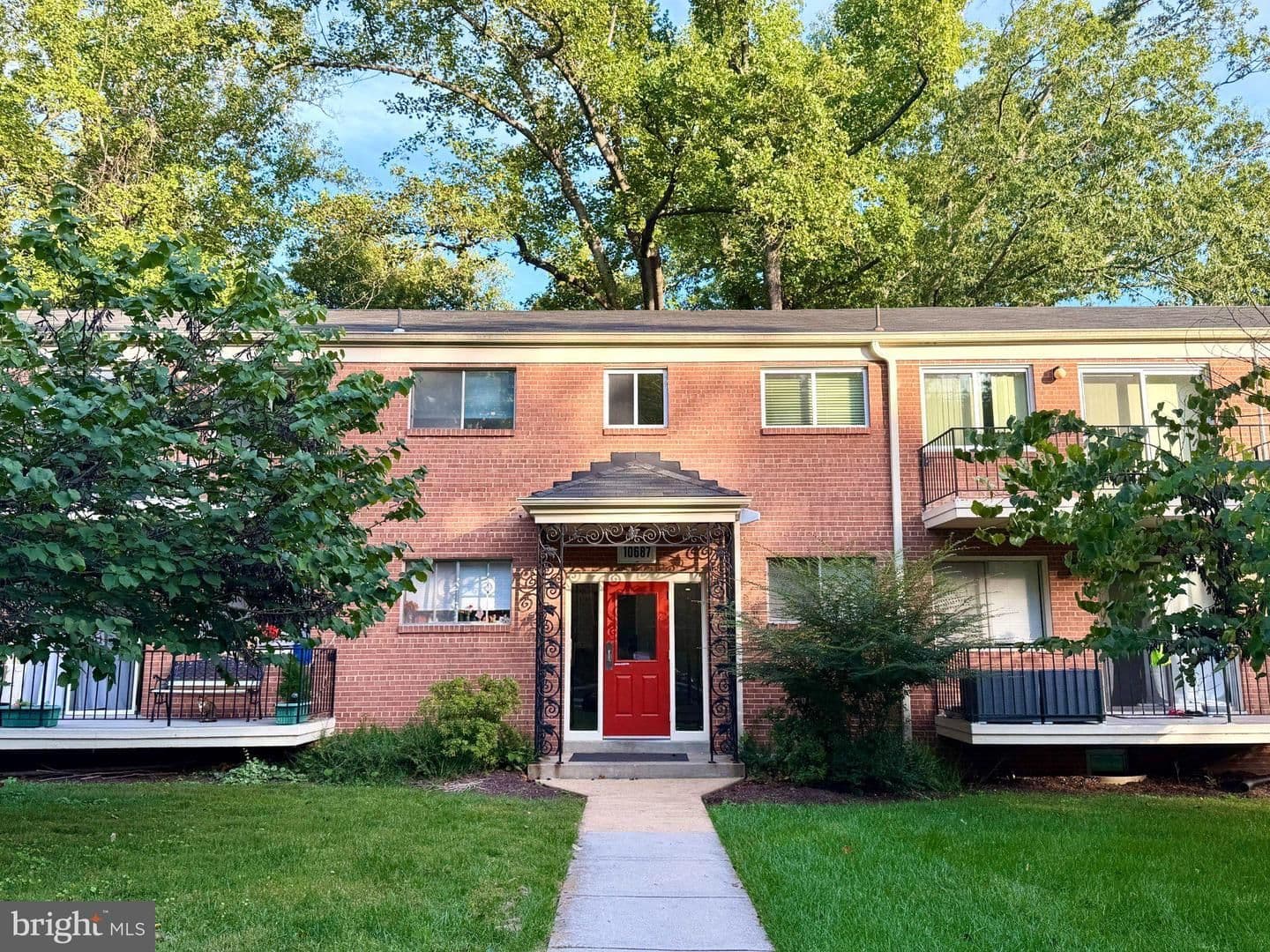 Bethesda, House: 10687 Weymouth St #103,