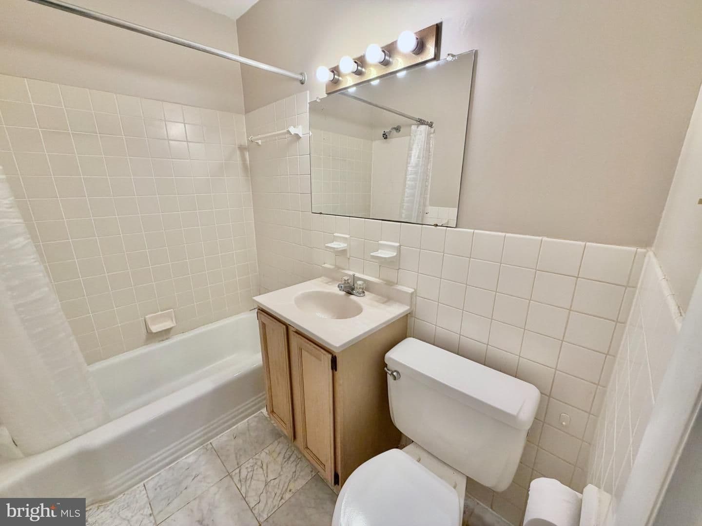 Bethesda, House: 10687 Weymouth St #103,