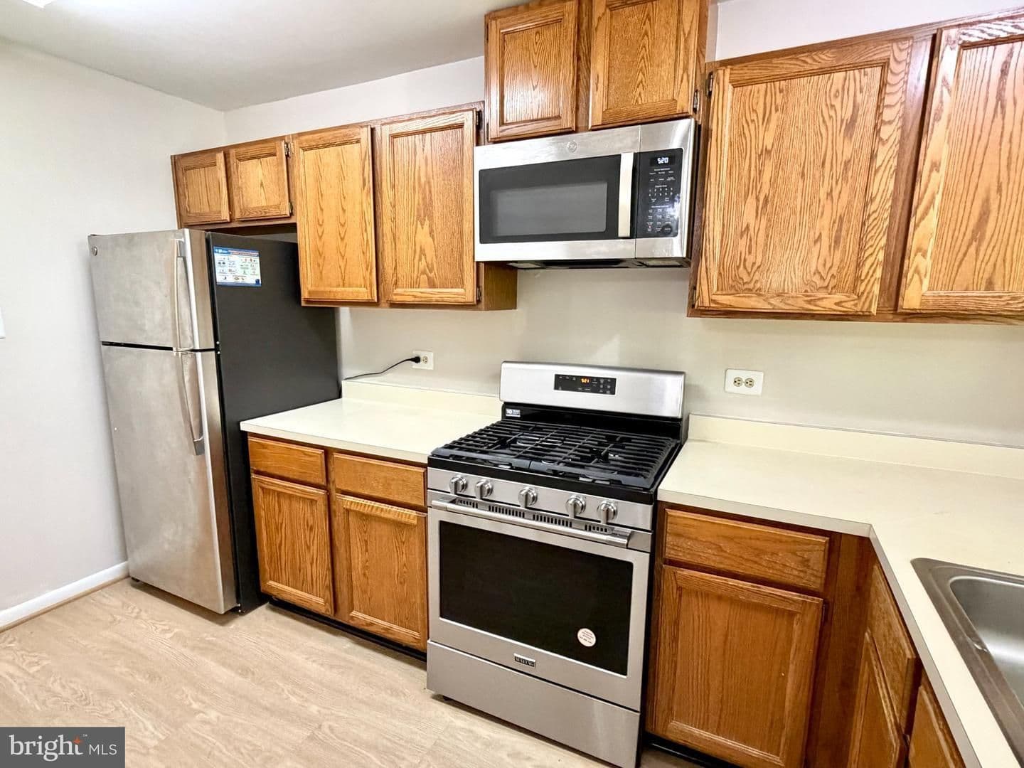 Bethesda, House: 10687 Weymouth St #103,
