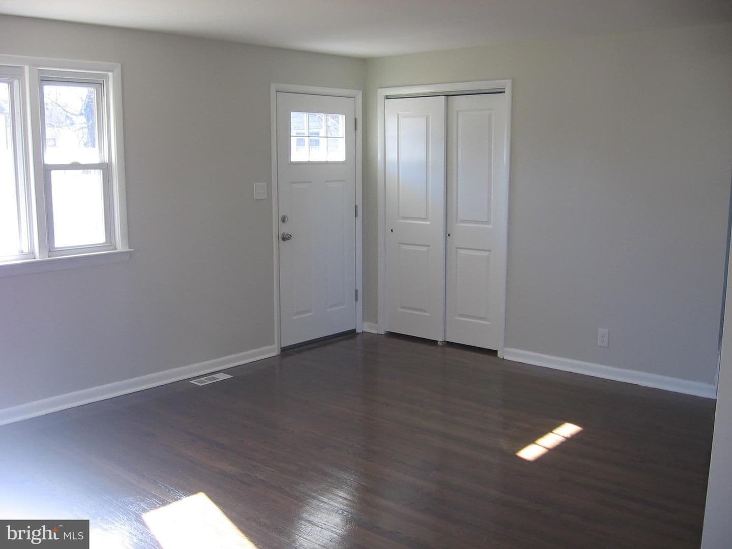 Burlington City House: 7 W 7th St