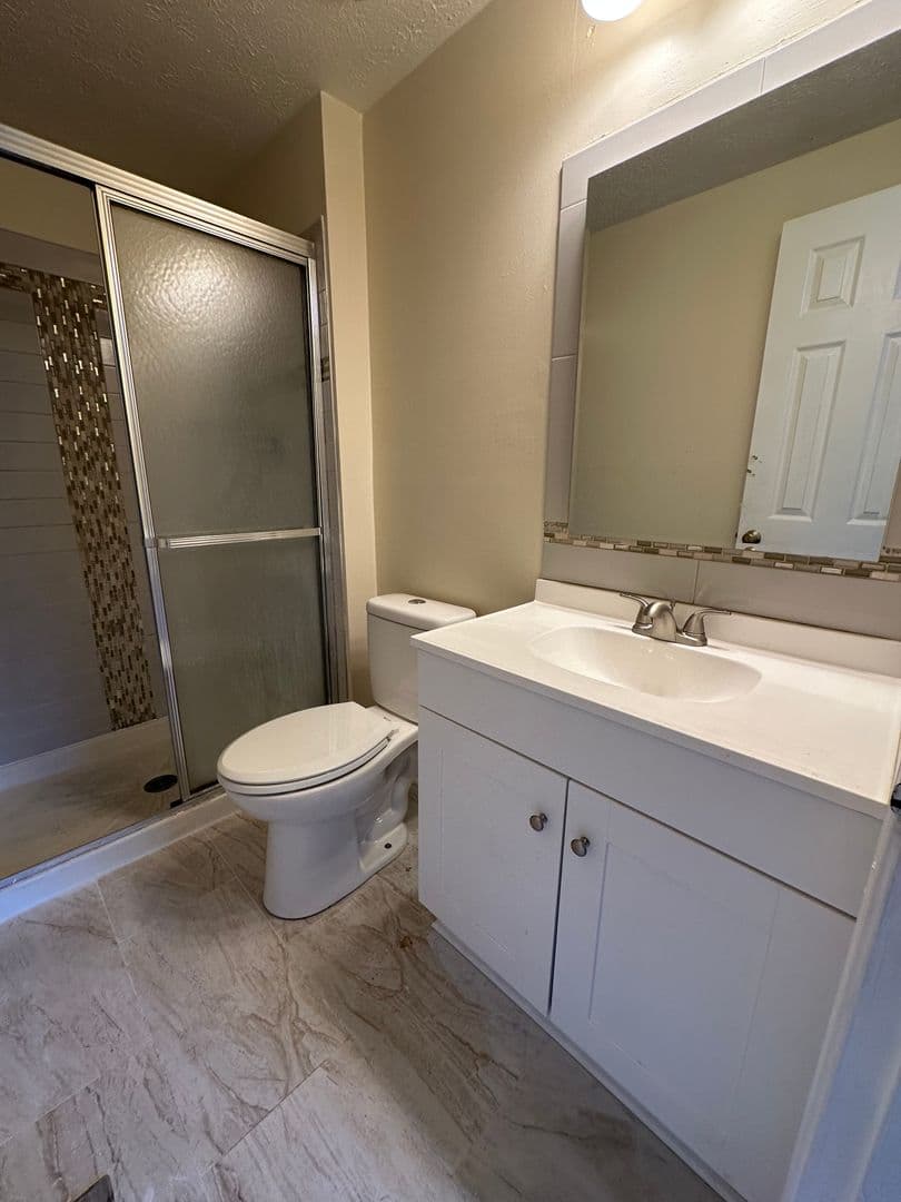 Marlton Townhome: 44 Waterview Ct